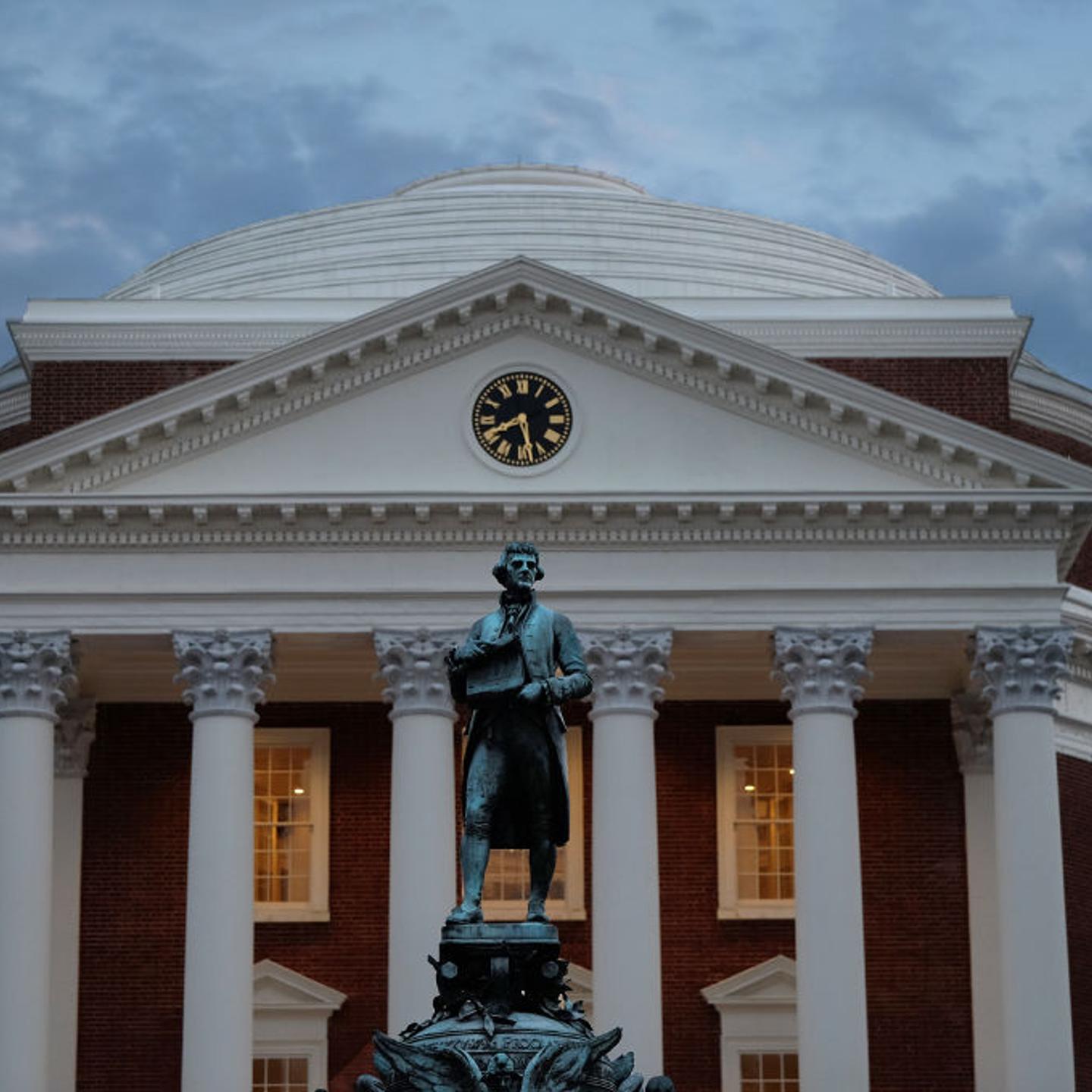 A statue of Thomas Jefferson