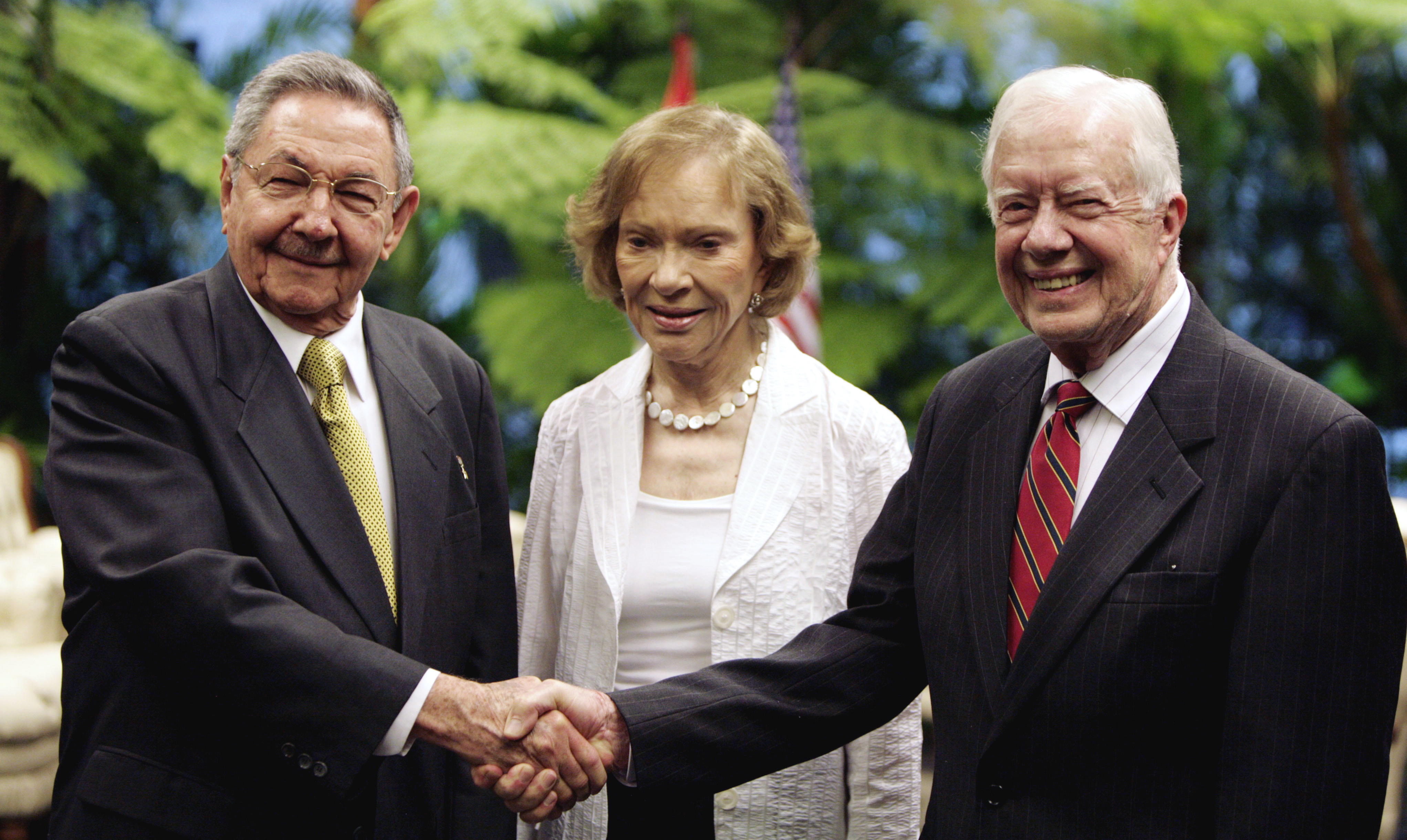 Cuba's President Raul Castro (L), former President Jimmy Carter (R) and his wife Rosalynn pose for a photo in Havana on March 29, 2011.
