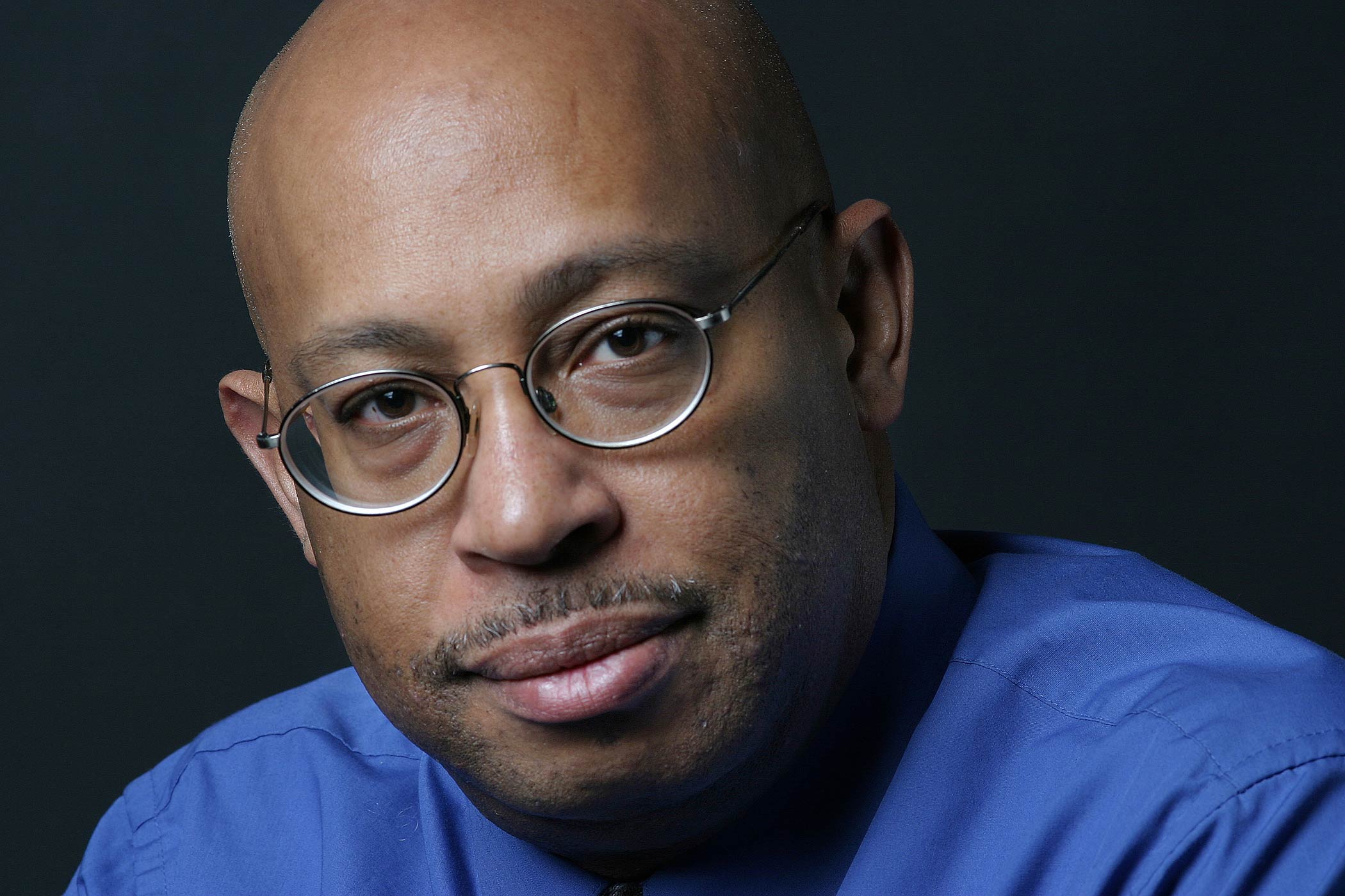 CAPTION: Michel duCille, The Washington Post. DATE:  4/15/04  PHOTO: Julia Ewan/The Washington Post. ONE-TIME USE ONLY. NO SALES. NO REDISTRIBUTION. MANDATORY CREDIT.