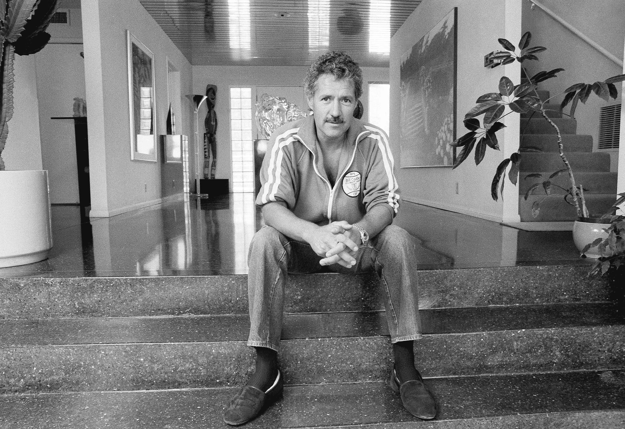 Alex Trebek poses for a photo in his Los Angeles home on Aug. 3, 1988.