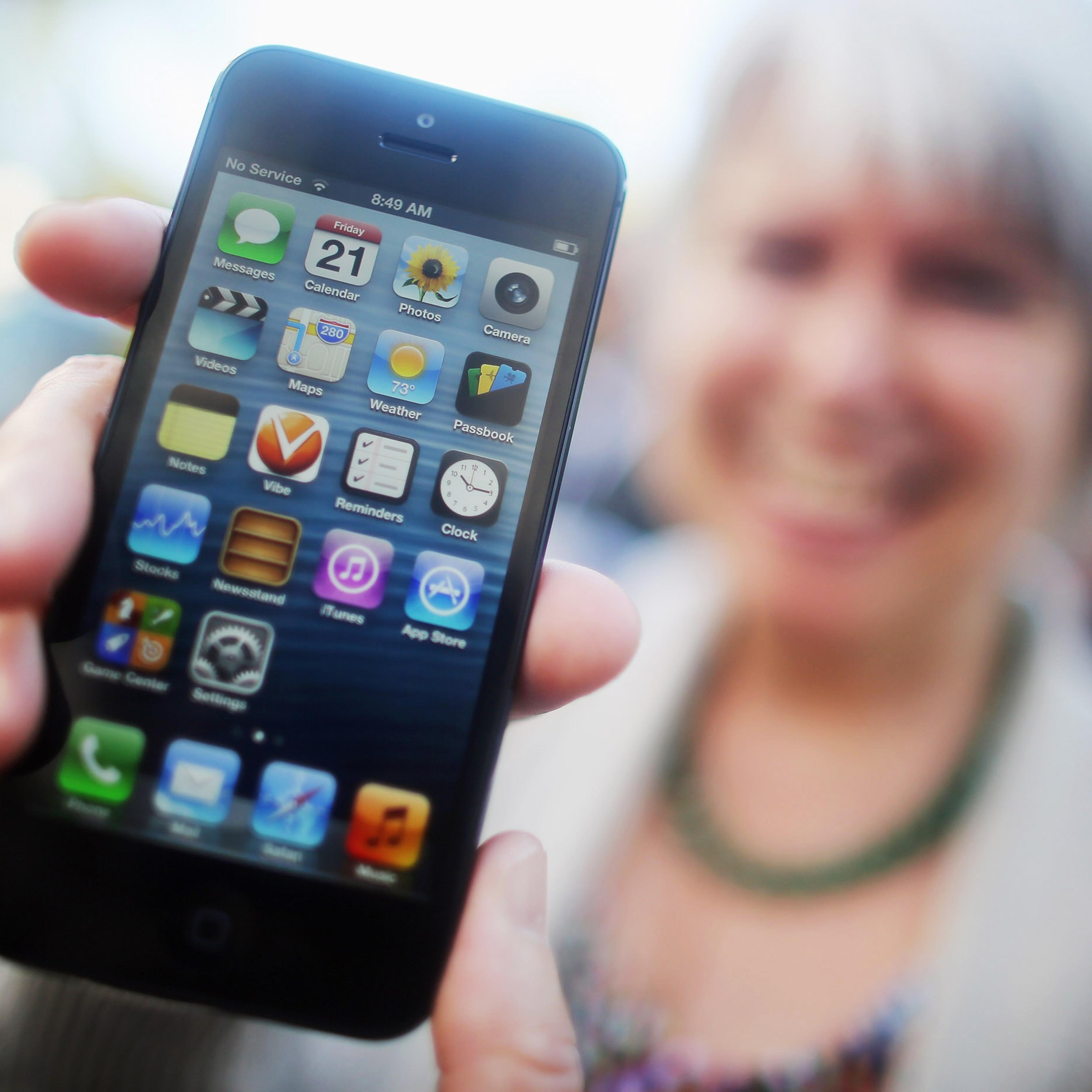 Hotly Anticipated iPhone 5 Goes In Sale In Stores