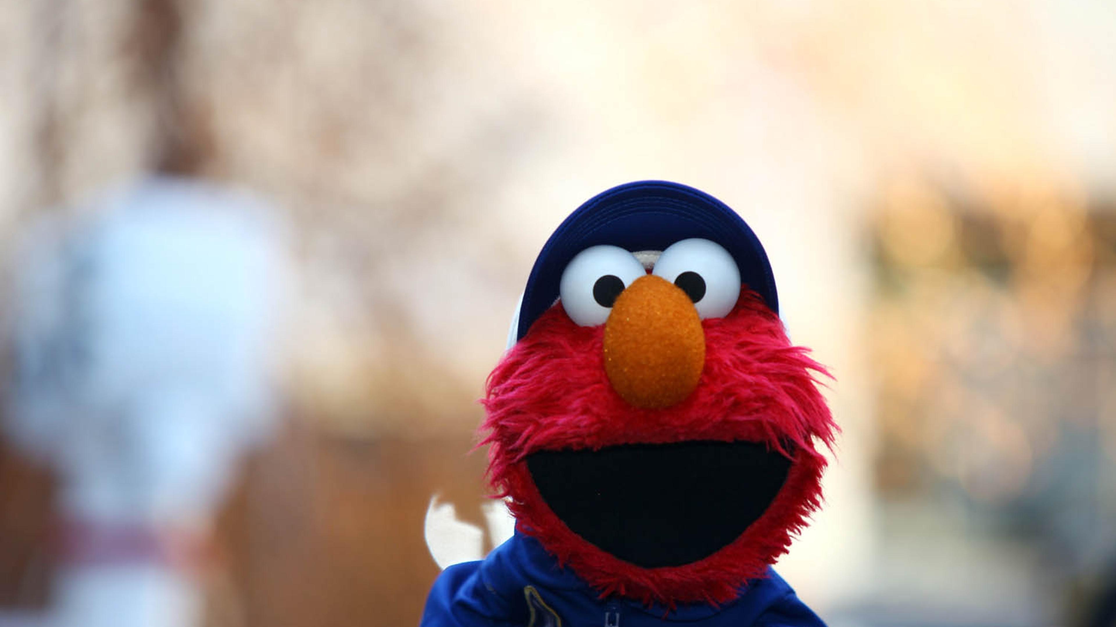 Elmo Duo Don’t Take It Out on Elmo