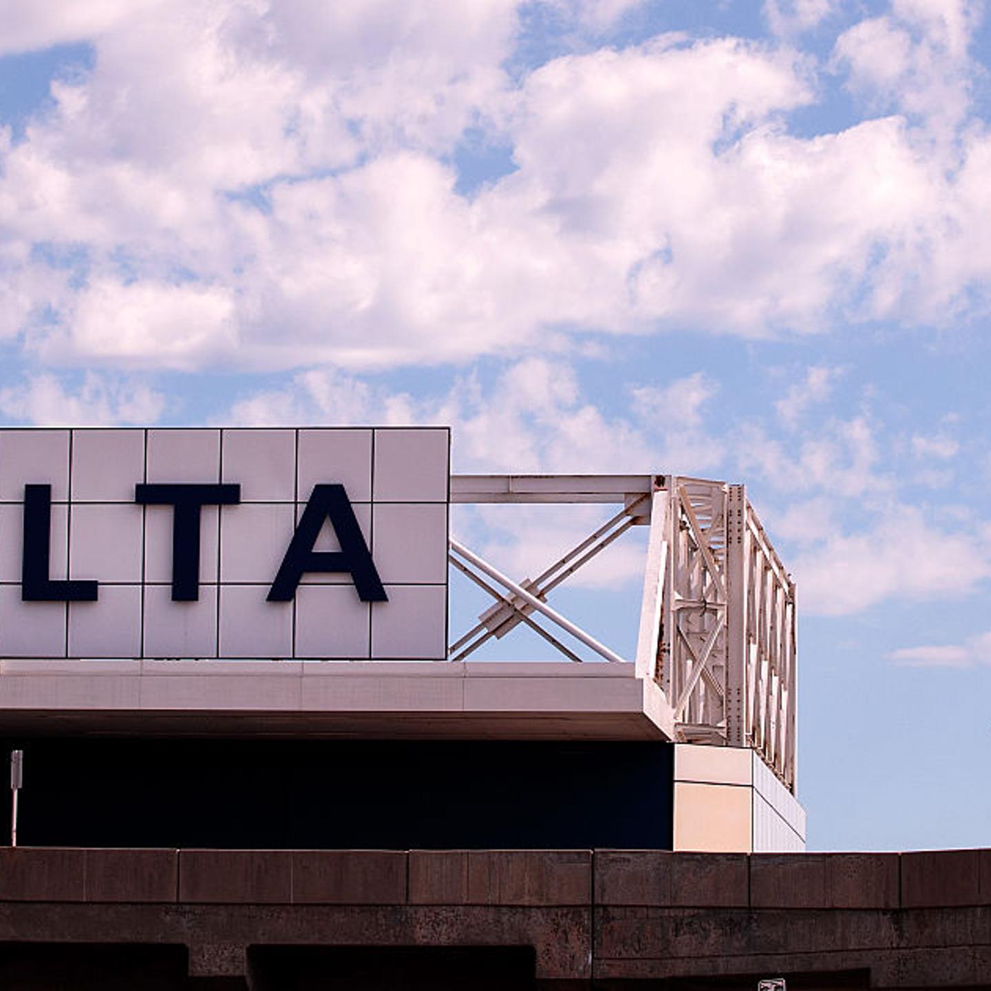 Power Outage Strands Delta Airlines Operations Worldwide