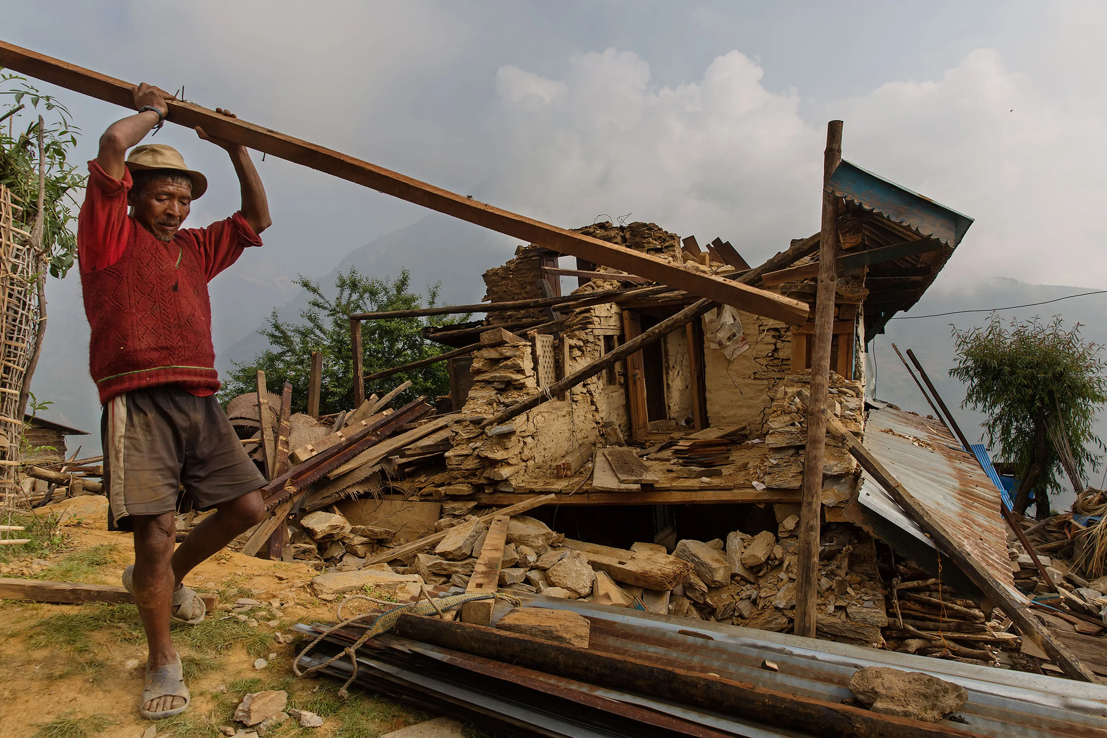 Nepal earthquake. Gumda Village, in Ghorka district. 5 people died and 14 are still missing in landslides. Inhabitants salvaging building materials from their destroyed houses. Funeral of Rejina Gurung, 3 who was just discovered buried in the rubble. Her