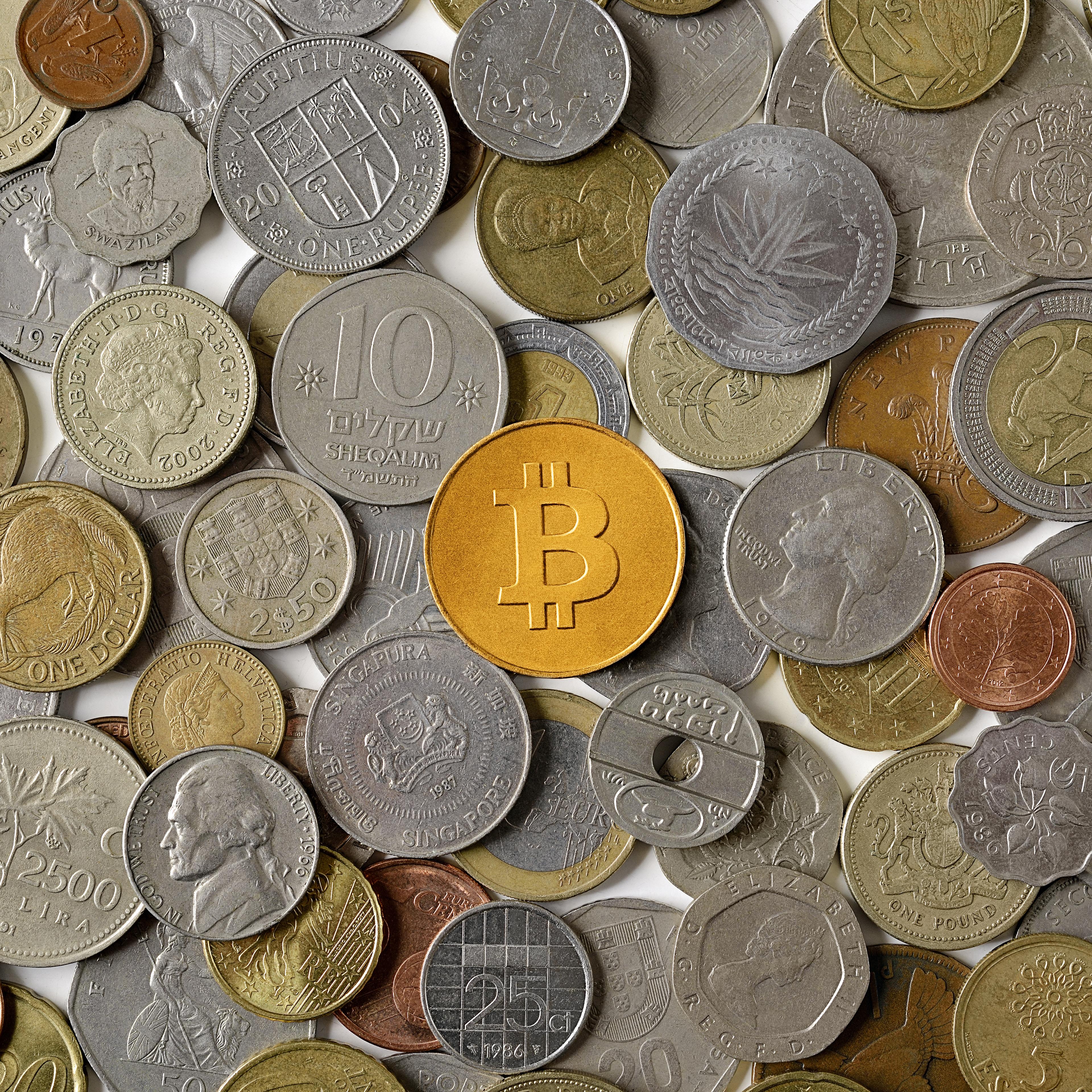 bitcoin-surrounding-many-coins