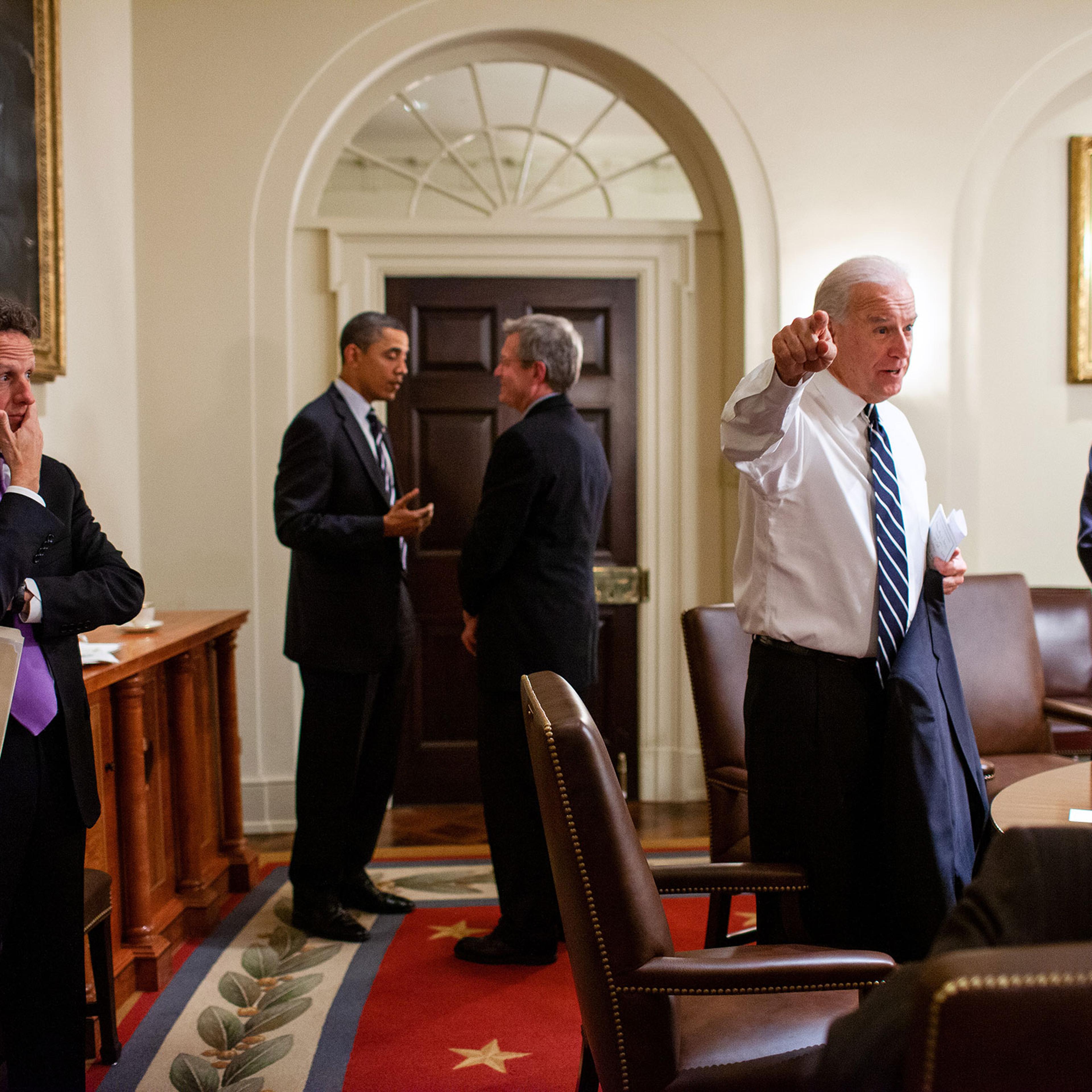 President Barack Obama, Vice President Joe Biden, and Treasury Secretary Timothy F. Geithner meet with Senate Democratic leaders in the Roosevelt Room of the White House, on Dec. 6, 2010.