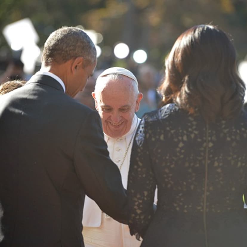 US President Barack Obama welcomes Pope Francis to the White House on September 23, 2015 in Washington,DC. President Barack Obama hosts Pope Francis at the White House for the first time Wednesday, warmly embracing the Catholic pontiff seen as both a mor