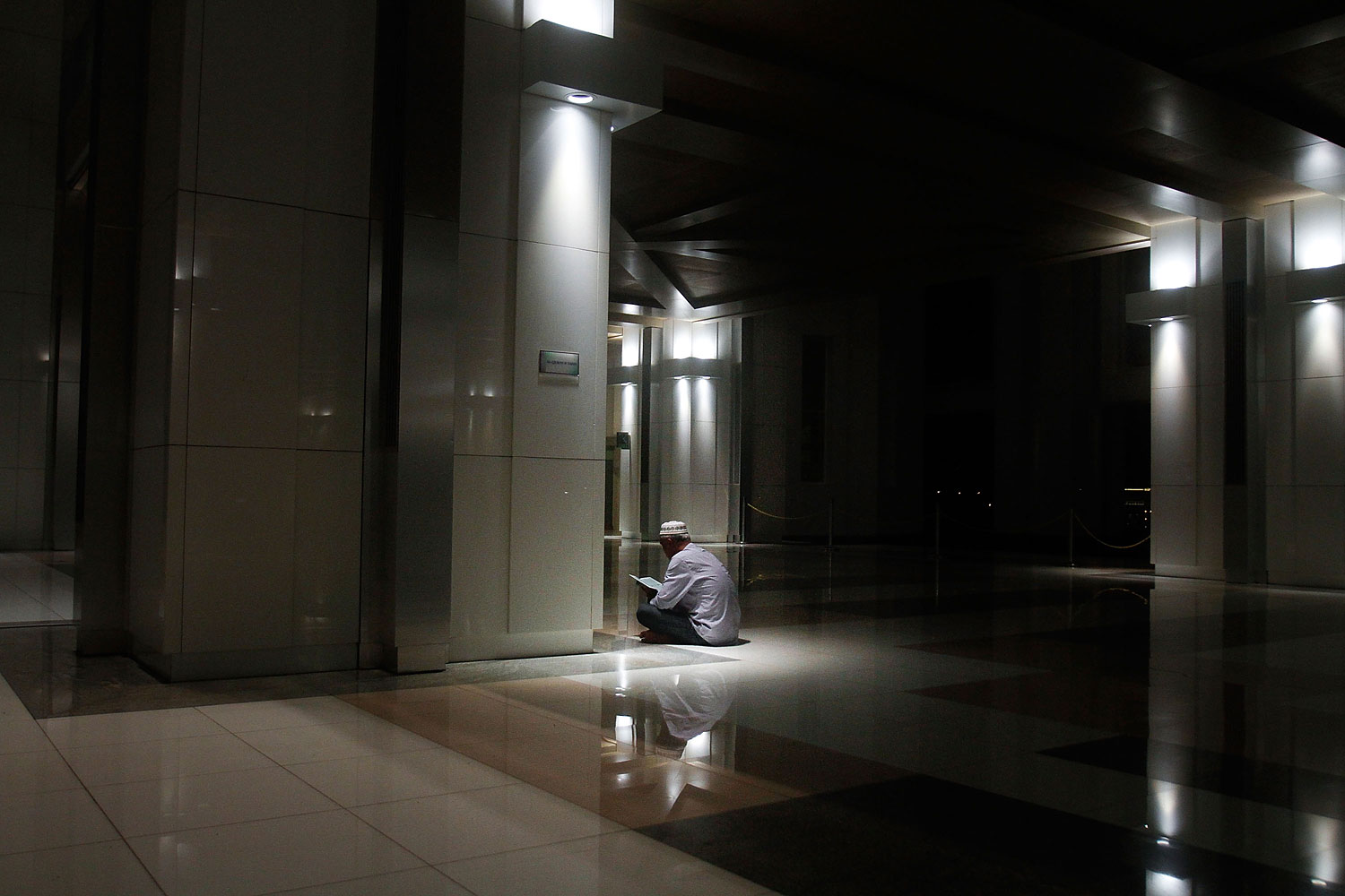 A man recites the Koran after a special prayers held for the missing Malaysian airliner MH370, March 18, 2014 in Kuala Lumpur.