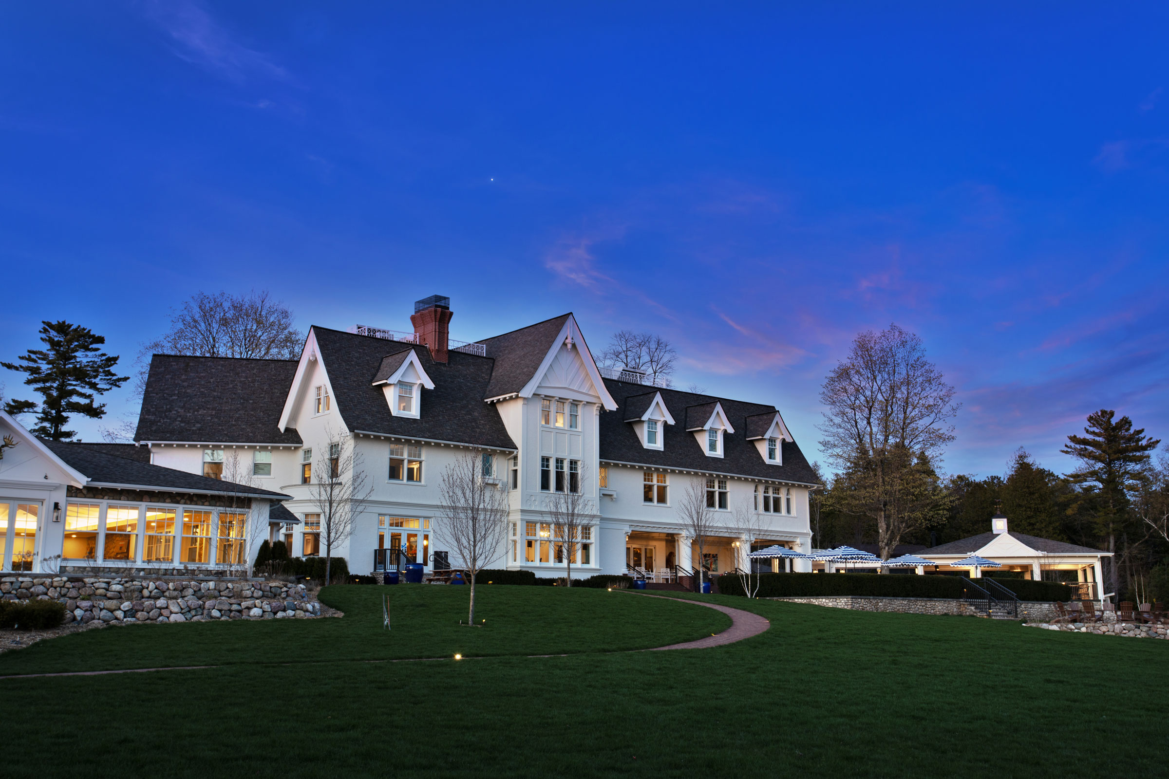 The lawn and mansion at The Inn at Stonecliffe