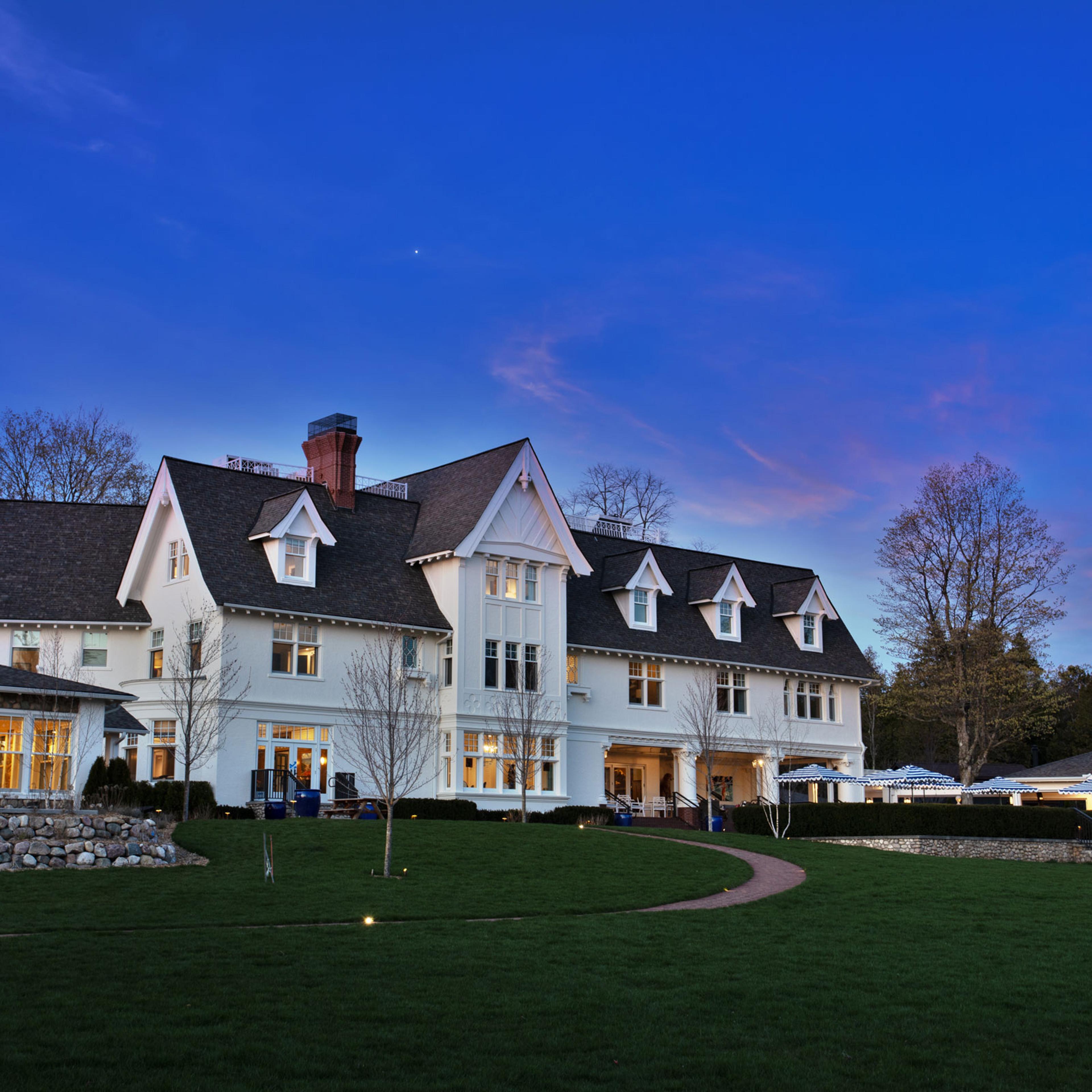 The lawn and mansion at The Inn at Stonecliffe