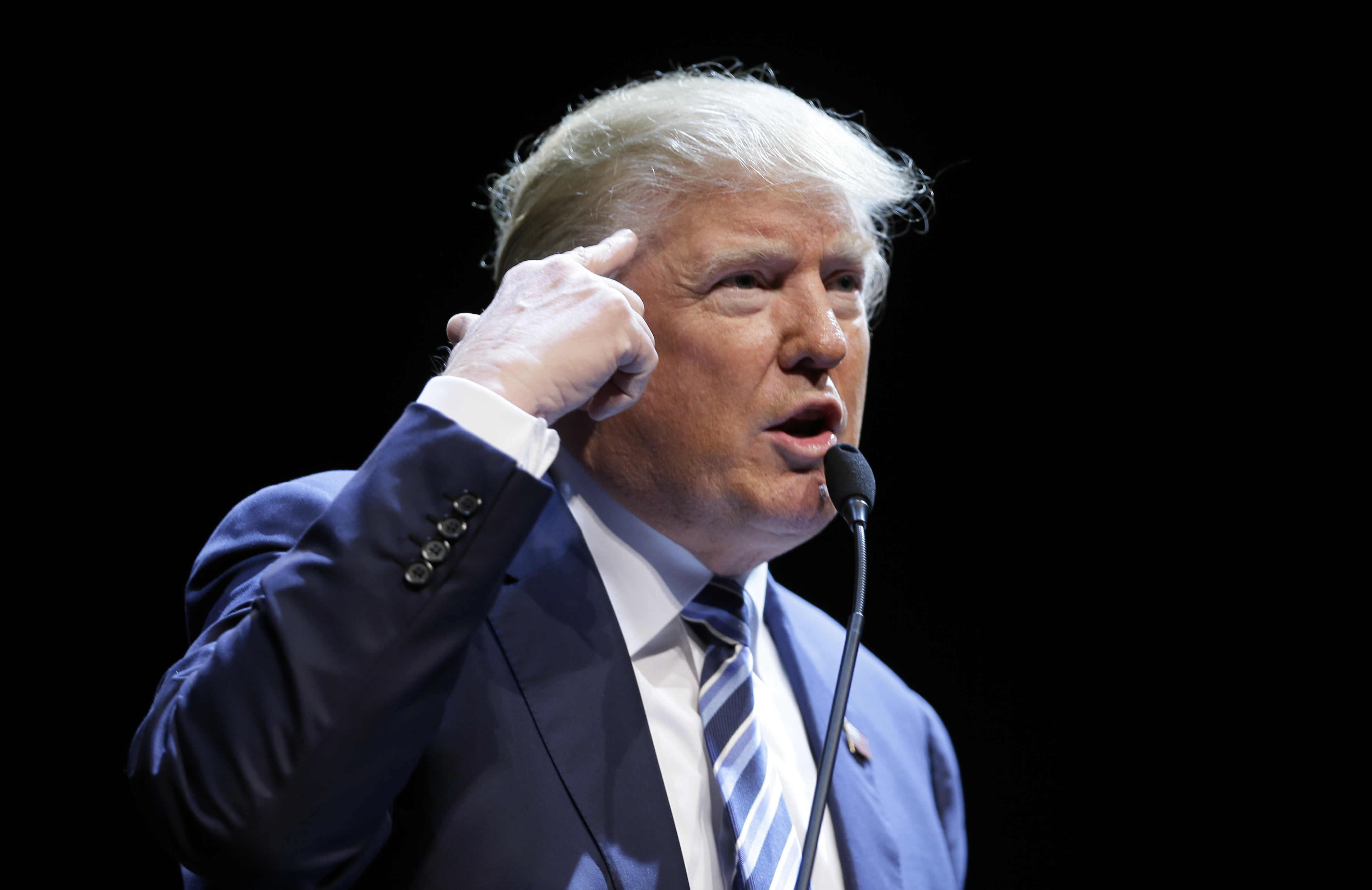 Donald Trump Skewers Carson in Iowa