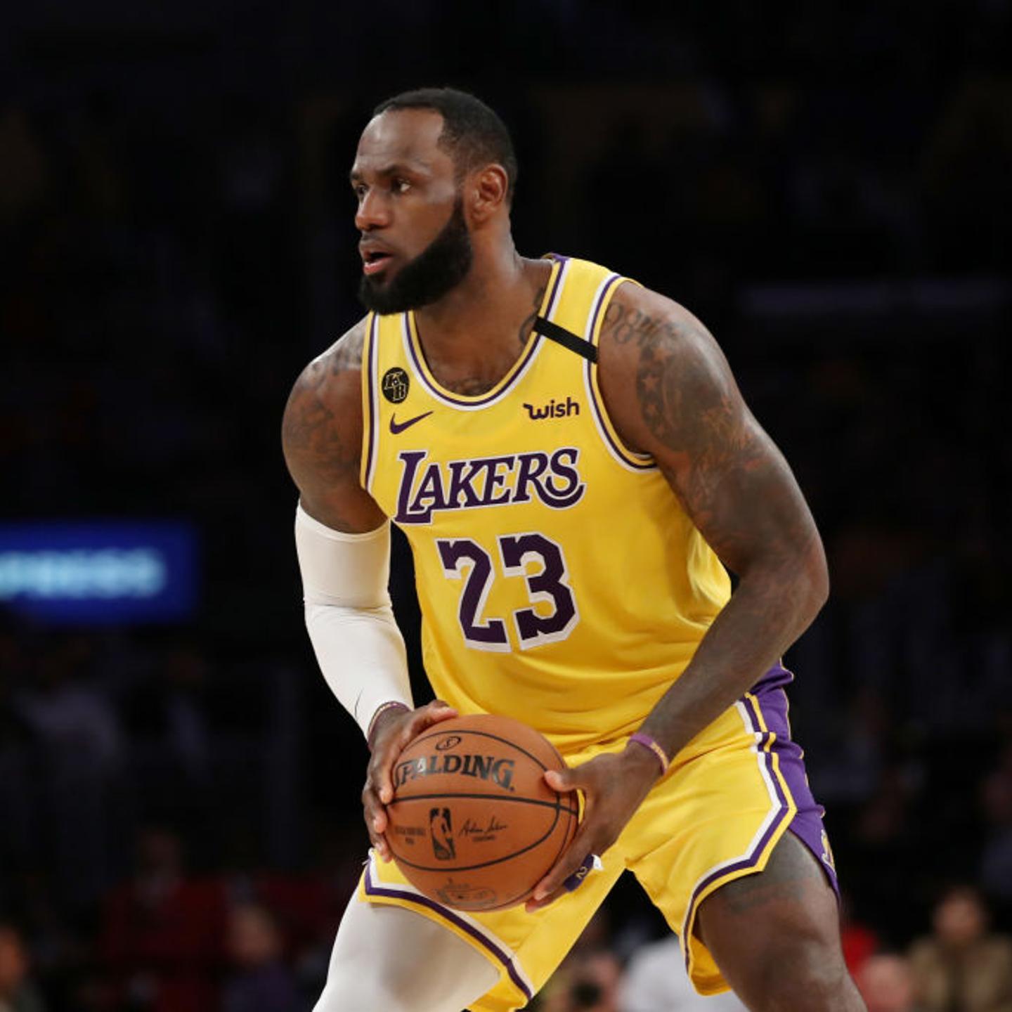 Philadelphia 76ers v Los Angeles Lakers