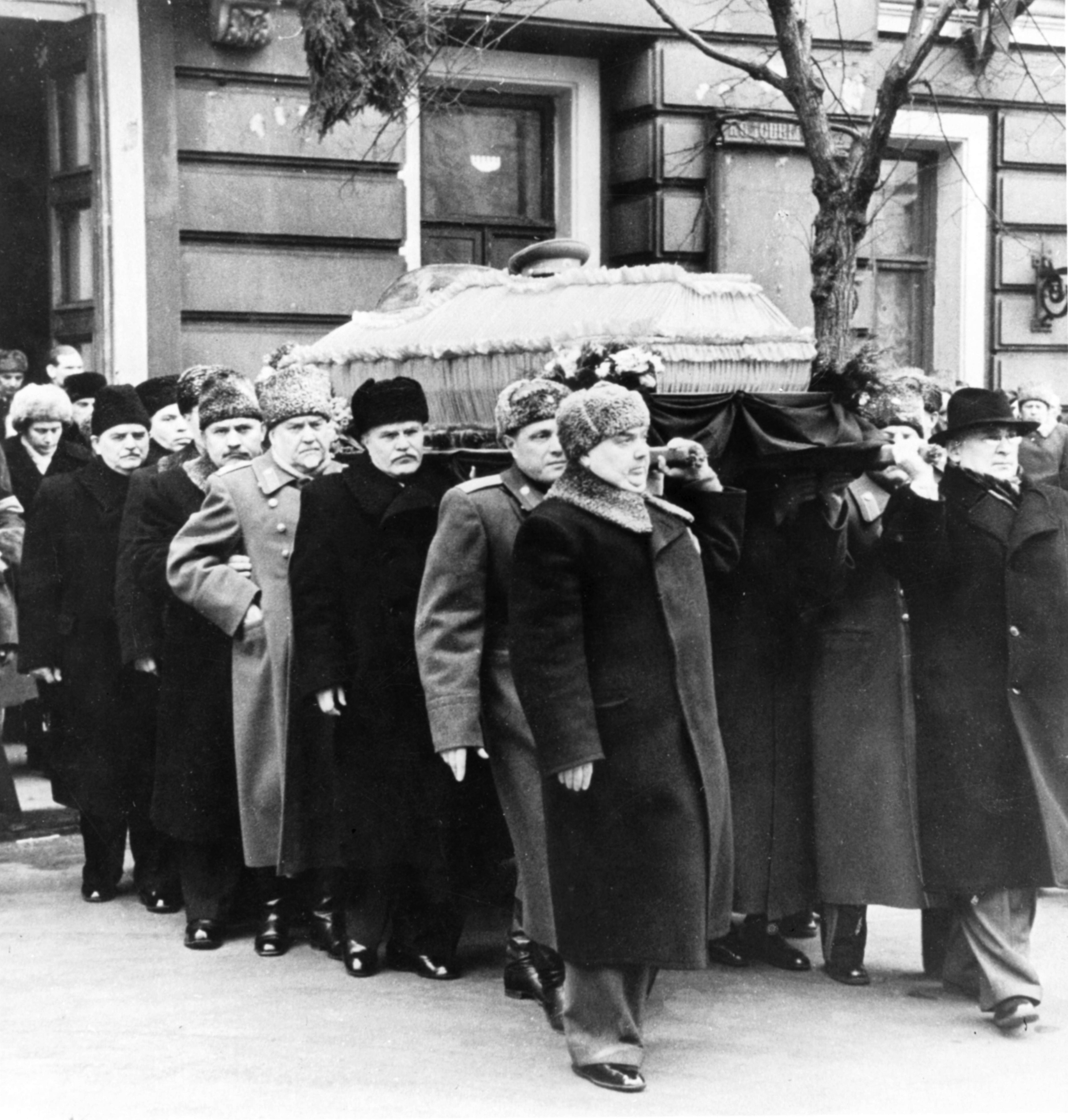 The coffin of stalin is being carried out of the house of trade unions, moscow, march 9, 1953, right to left: l, p, beria (far right), premier g, m, malenkov, general vassily stalin, v, m, molotov, marshal n, bulganin, l, kaganovich, n, shvernik.