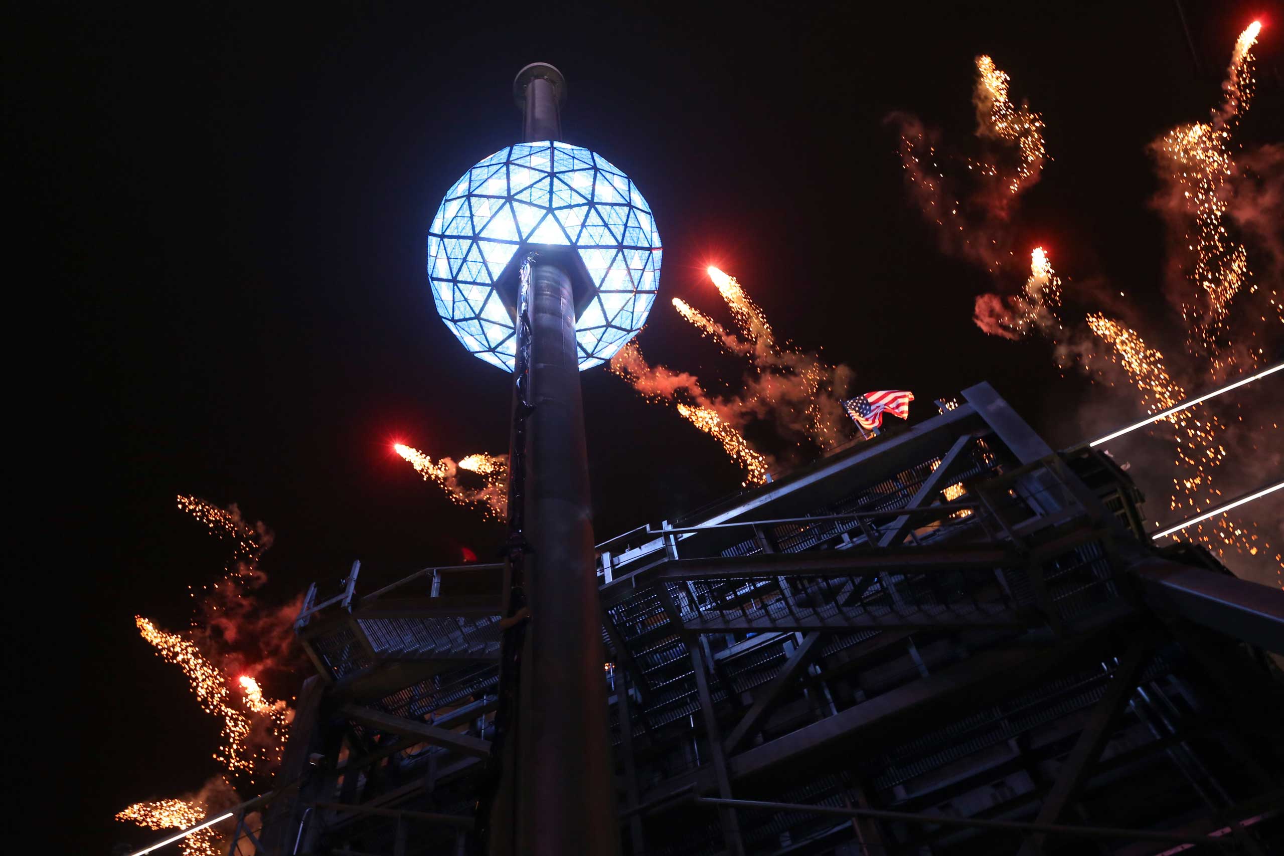 New Year's Eve Times Square Ball Drop Through History: Photos