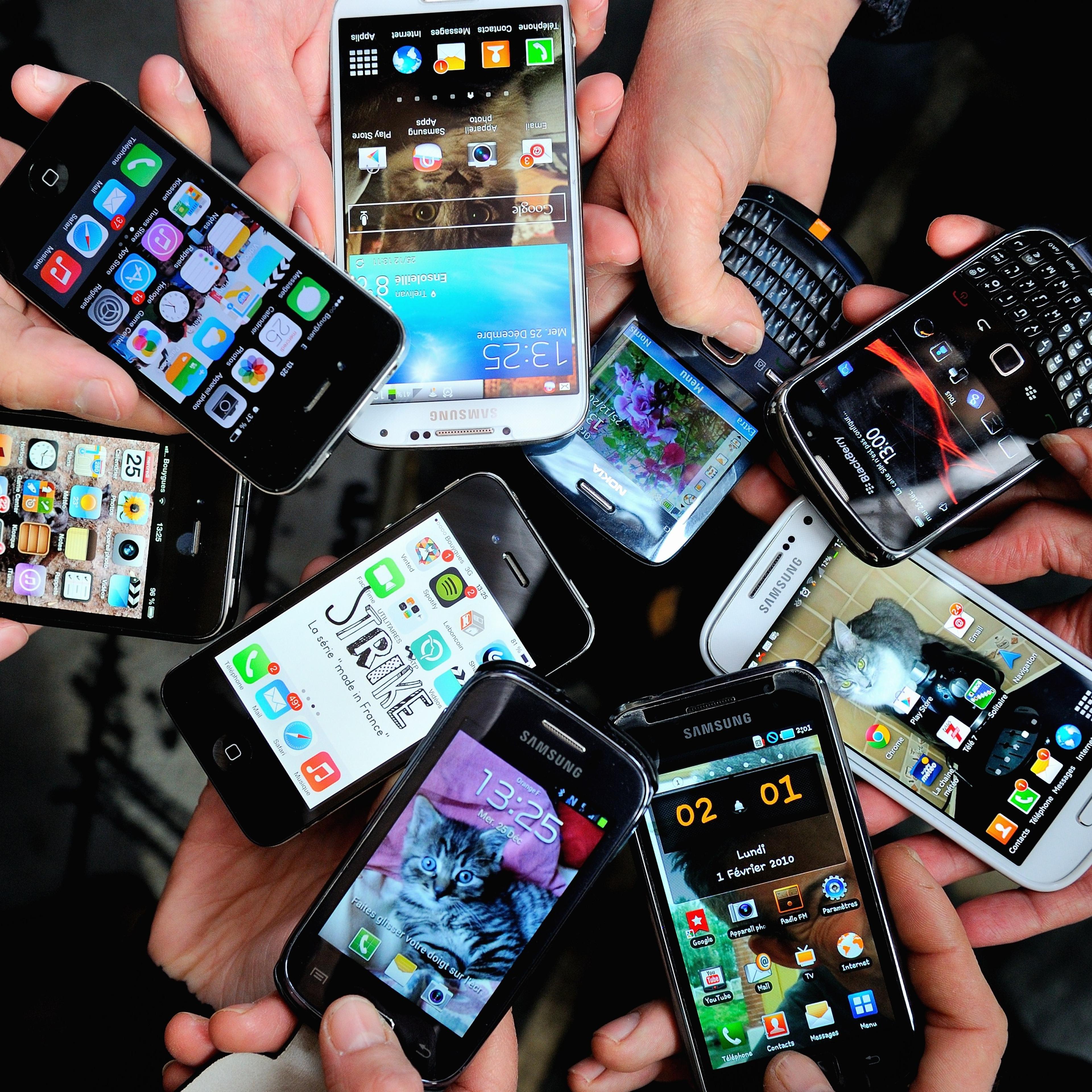 FRANCE-ECONOMY-TELECOMMUNICATION-SMARTPHONES