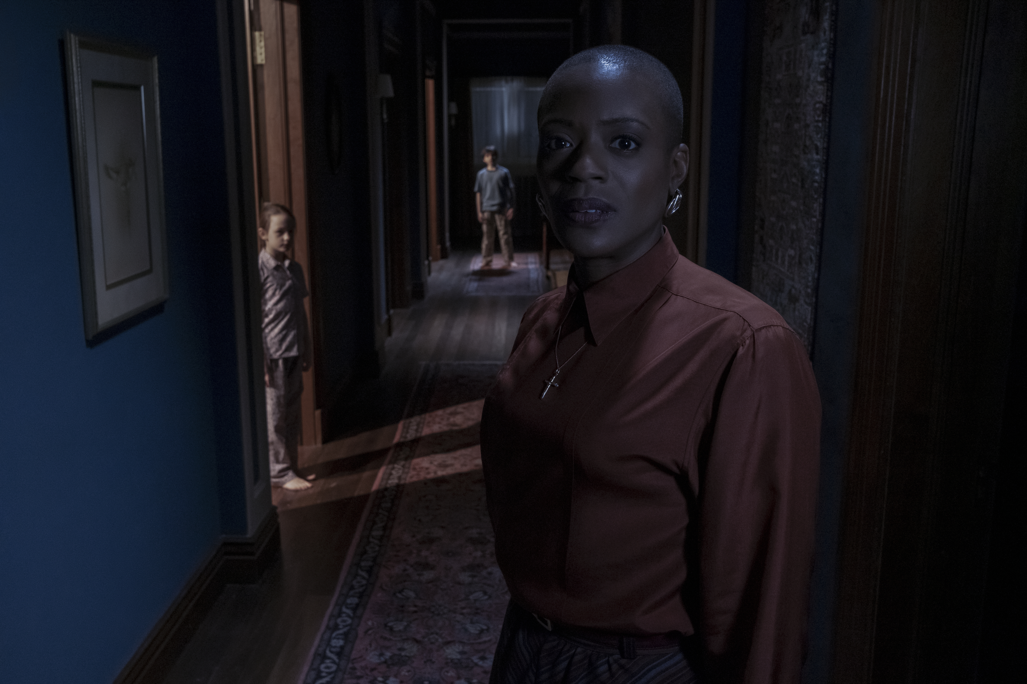 Amelie Bea Smith, Benjamin Evan Ainsworth and T'Nia Miller in The Haunting of Bly Manor
