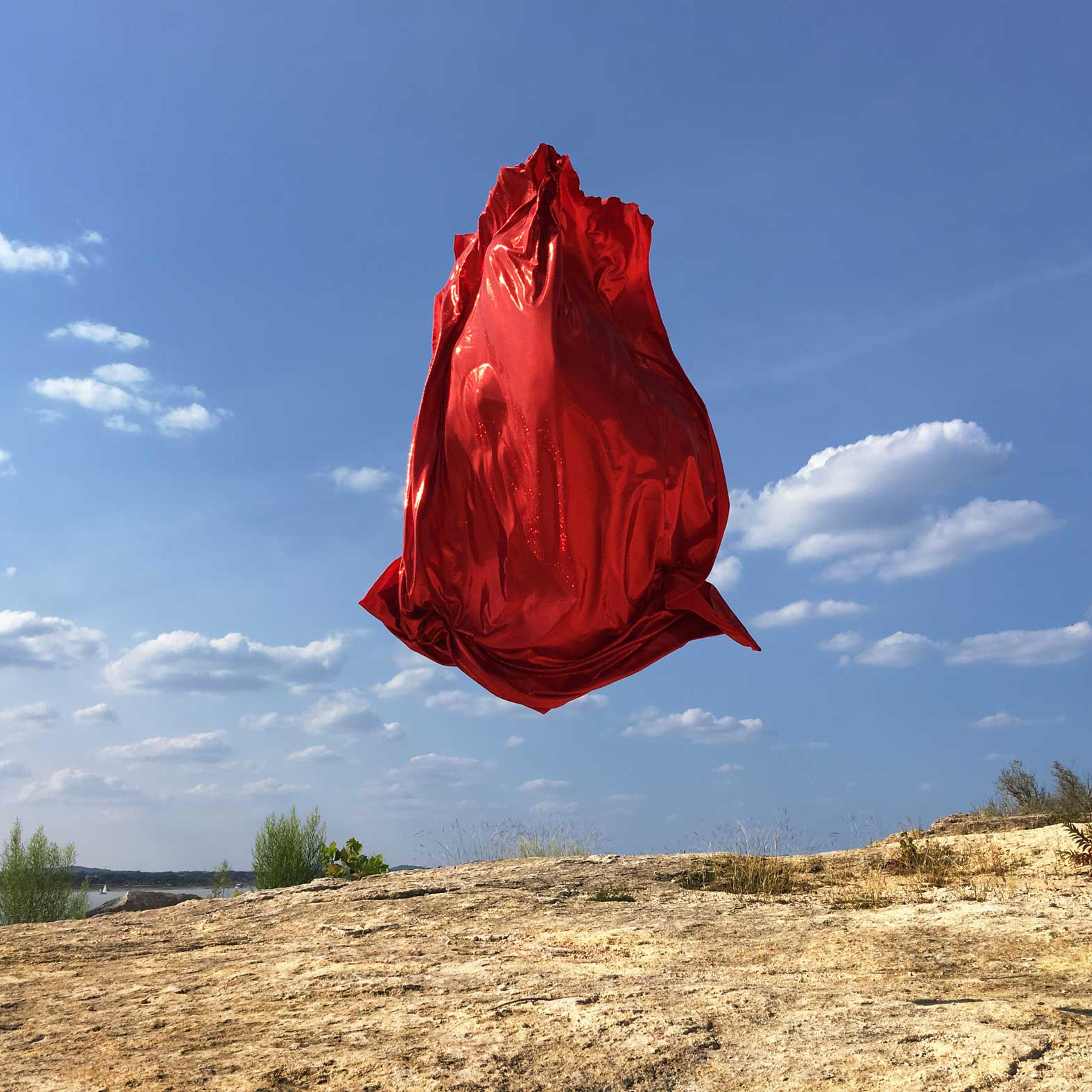 Can’t quite tell what you’re looking at? That’s just what William Hundley wants. In Oneironaut, he uses iPhone 6s Plus, a vivid piece of fabric, and an athletic friend to jump underneath it to create the illusion of a floating object. The result is an unr