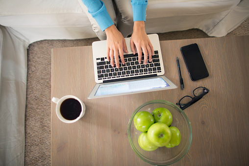 woman-working-laptop