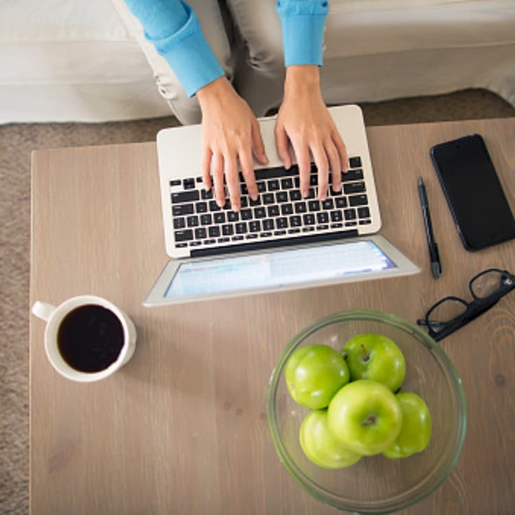 woman-working-laptop