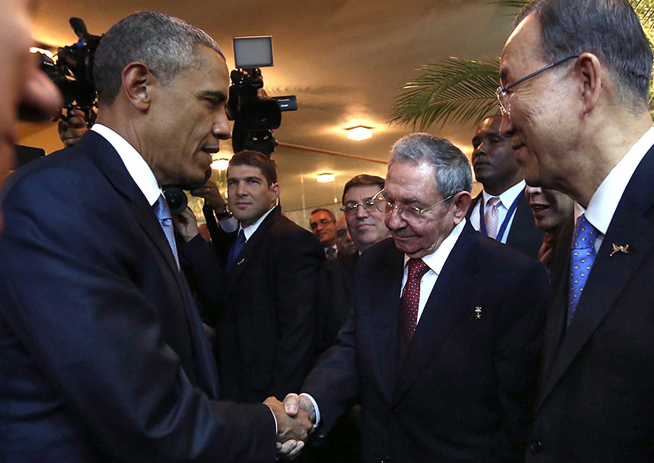 Cuban President Raul Castro (2-R) and US President Barack Obama (L) shaking hands as Castro's grandson and bodyguard Raul Rodriguez Castro (2-L), Cuban Foreign Minister Bruno Rodriguez (C) and United Nations chief Ban Ki-moon (R) look on, moments before 