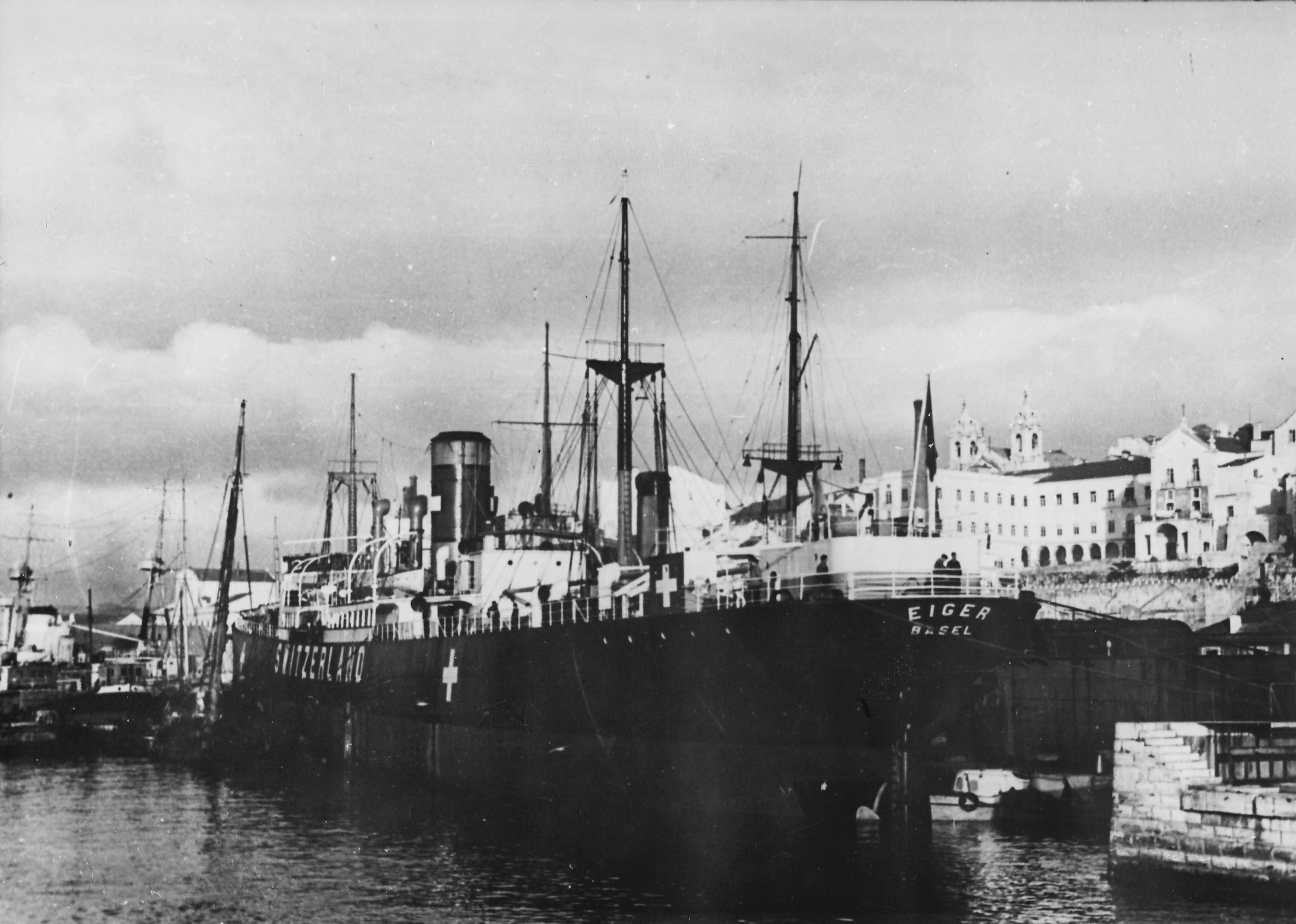 SS Eiger im Hafen von Lissabon um 1943