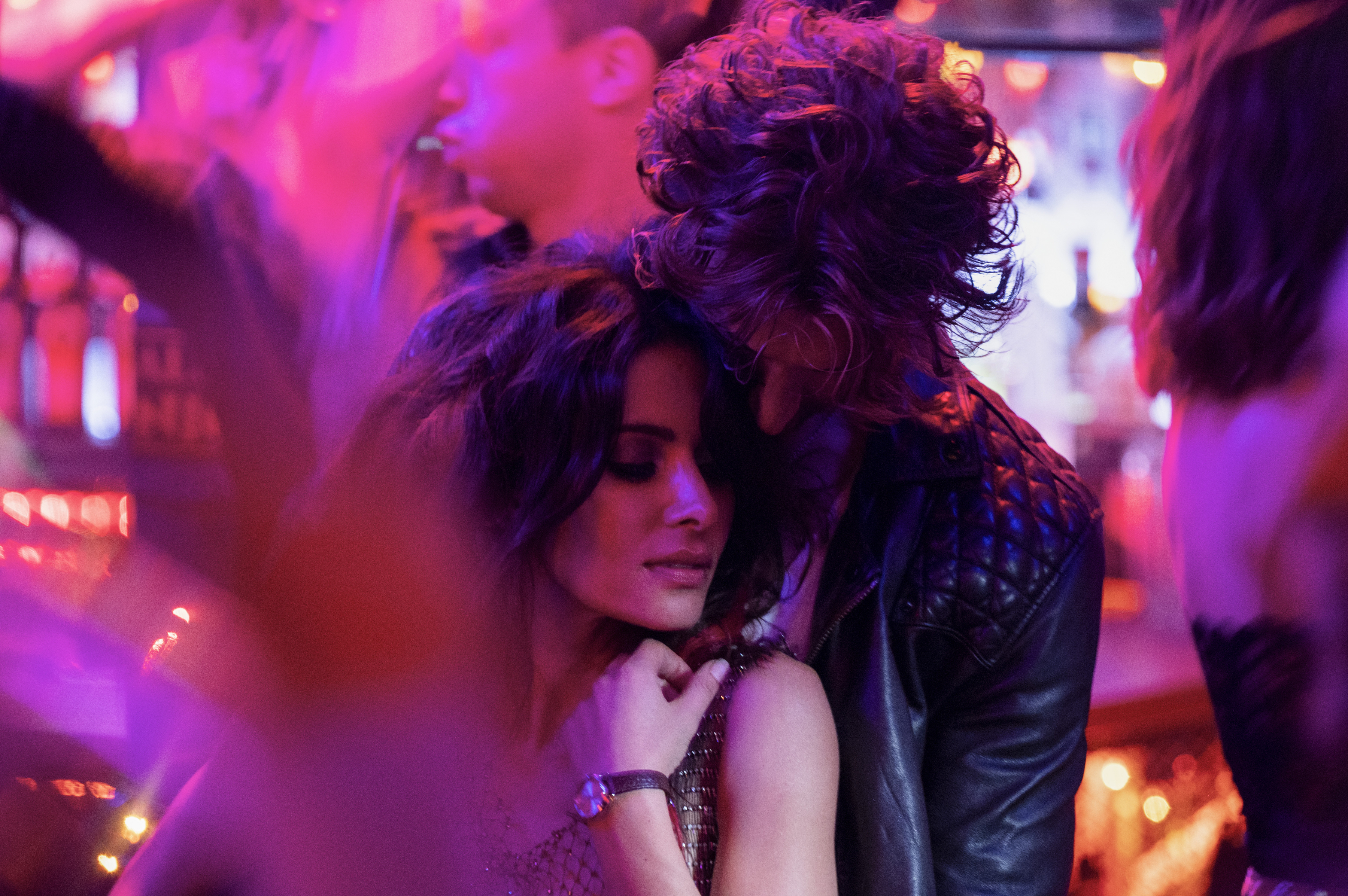 SEX/LIFE (L to R) SARAH SHAHI as BILLIE CONNELLY and ADAM DEMOS as BRAD SIMON in episode 101 of SEX/LIFE Cr. AMANDA MATLOVICH/NETFLIX © 2021
