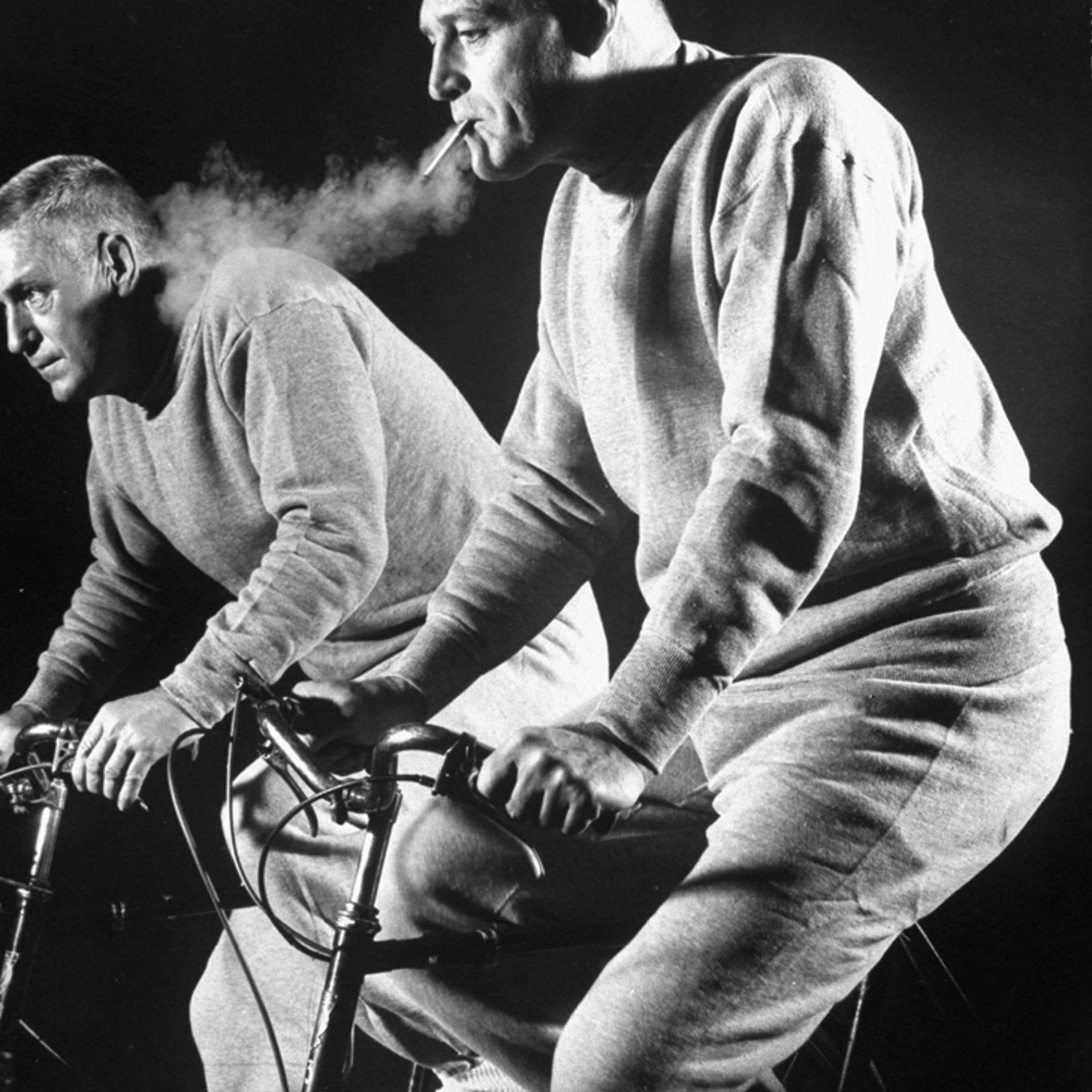 Photo illustrating results of a study conducted by Dr. E. Cuyler Hammond of the American Cancer Society at the time of the Surgeon General's 1964 report on smoking and health.