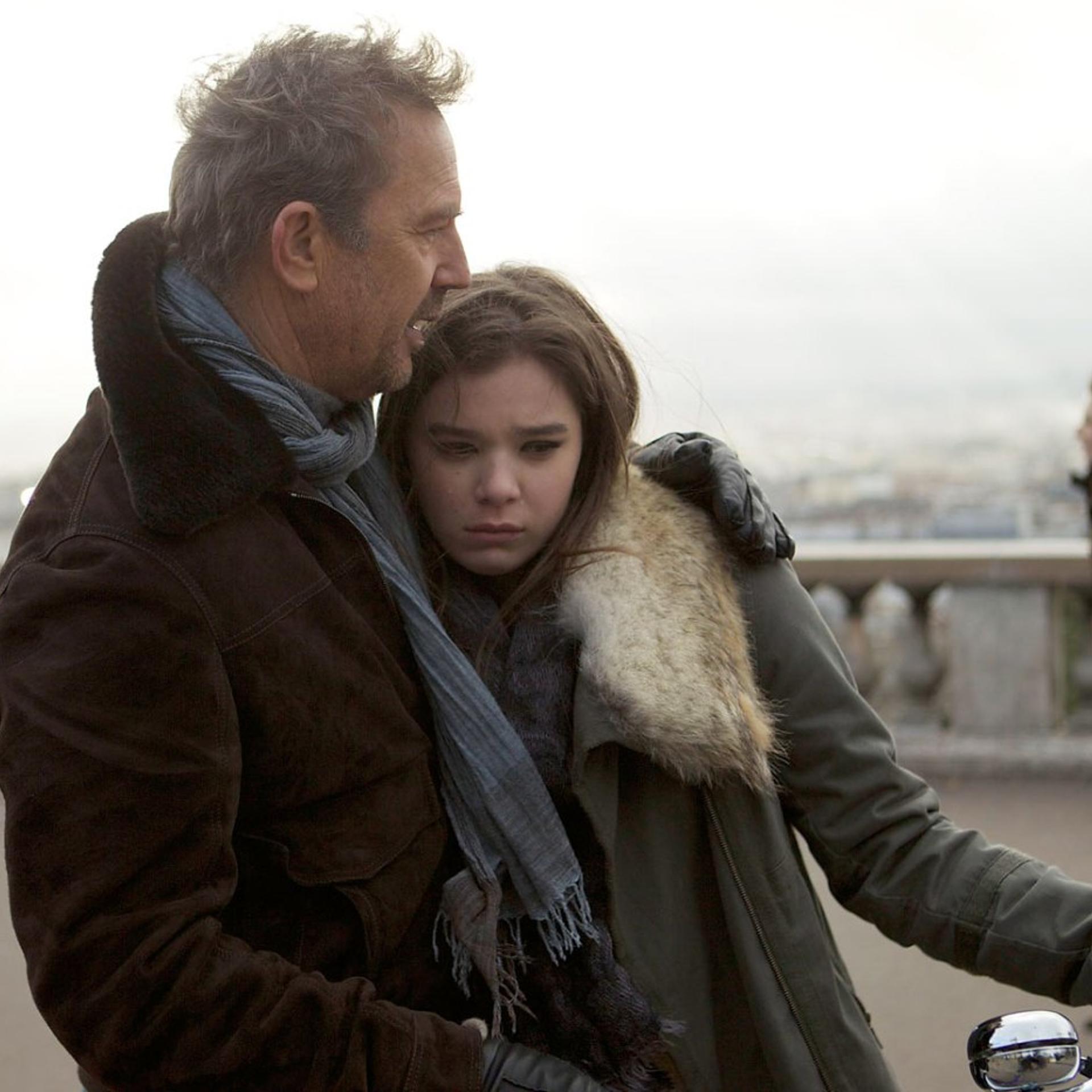 Kevin Costner and Hailee Steinfeld star in 3 Days to Kill.