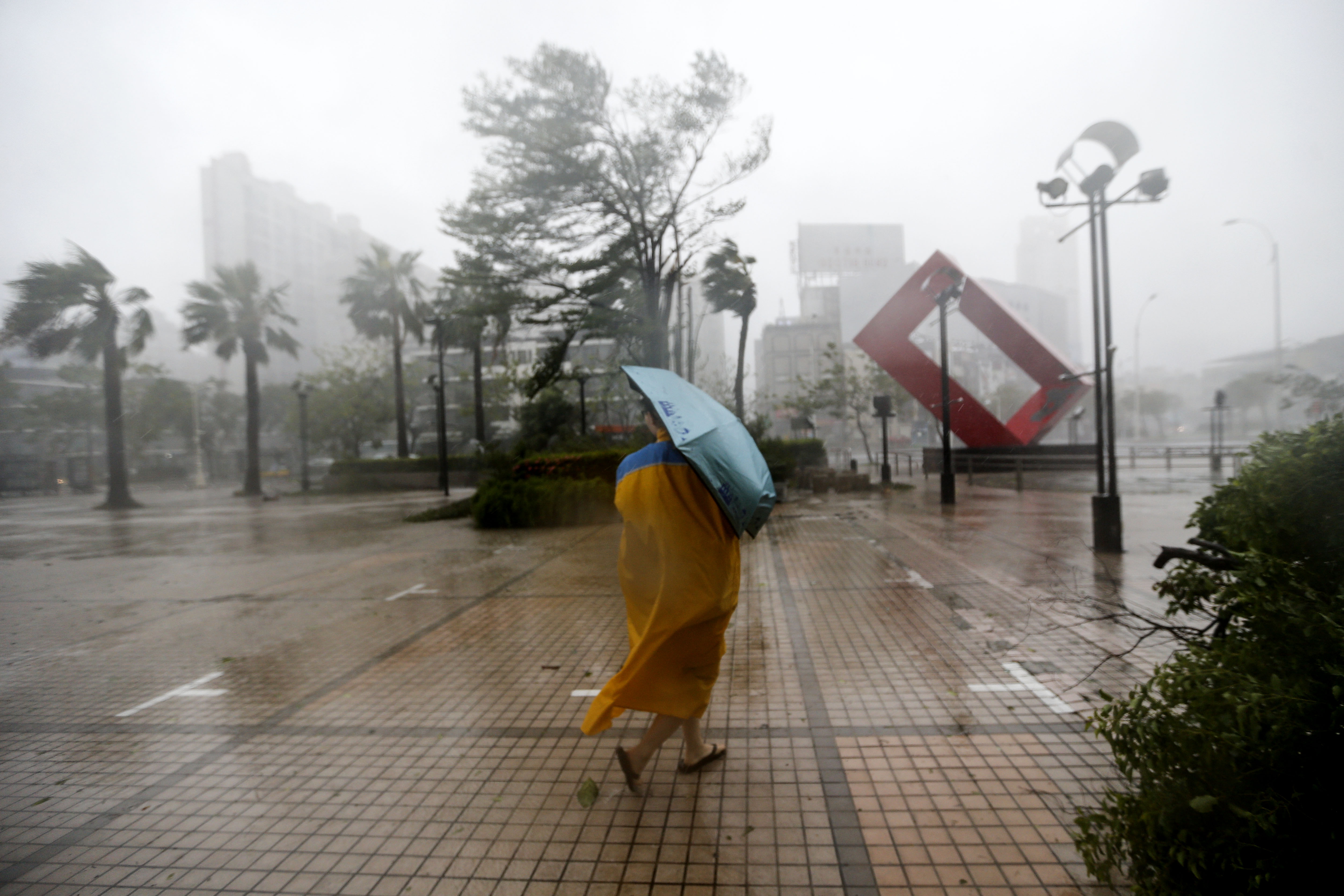 Super Typhoon Meranti brings high winds and heavy rains to Taiwan