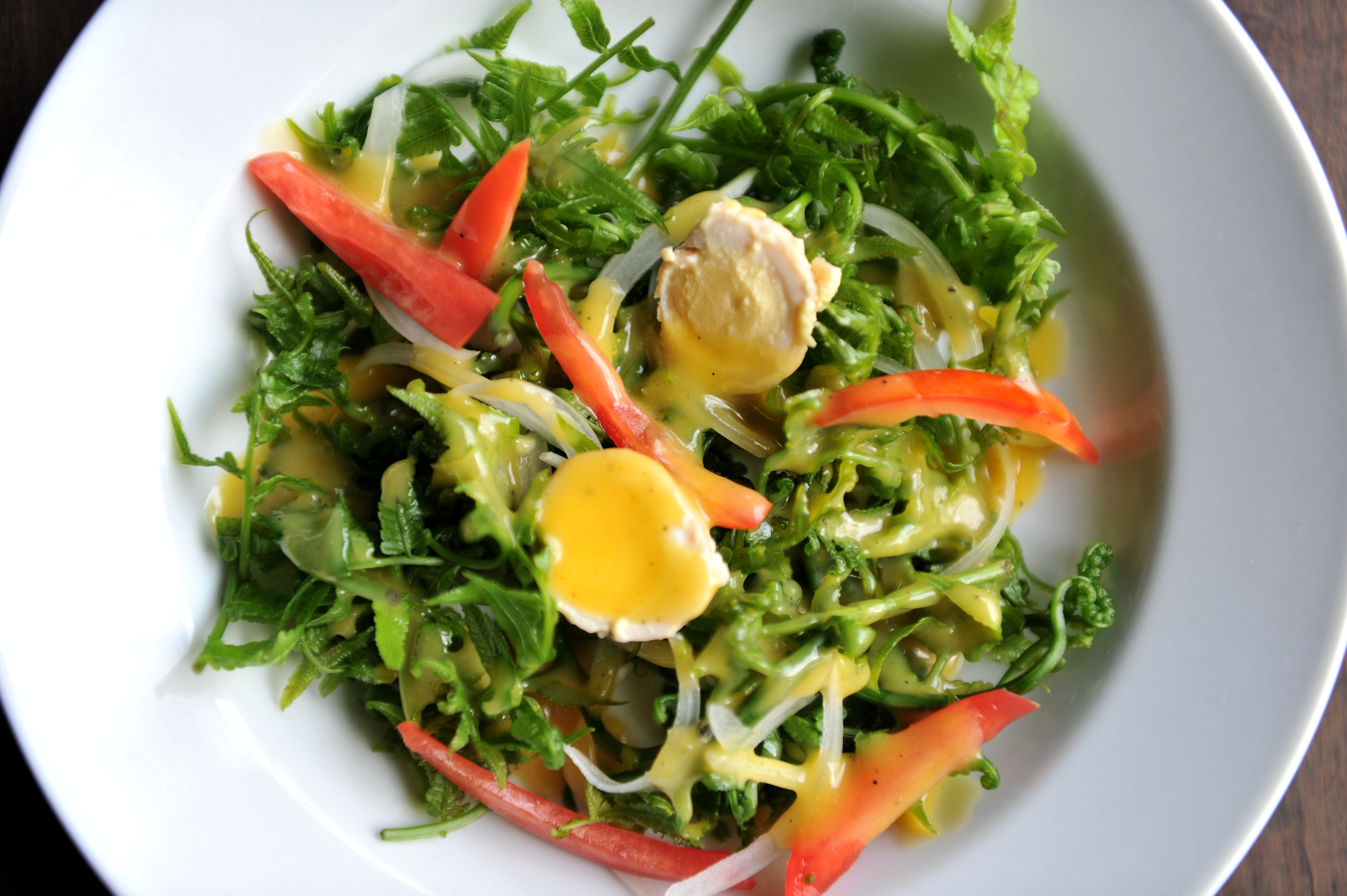 Fern salad made from fern with quail eggs.