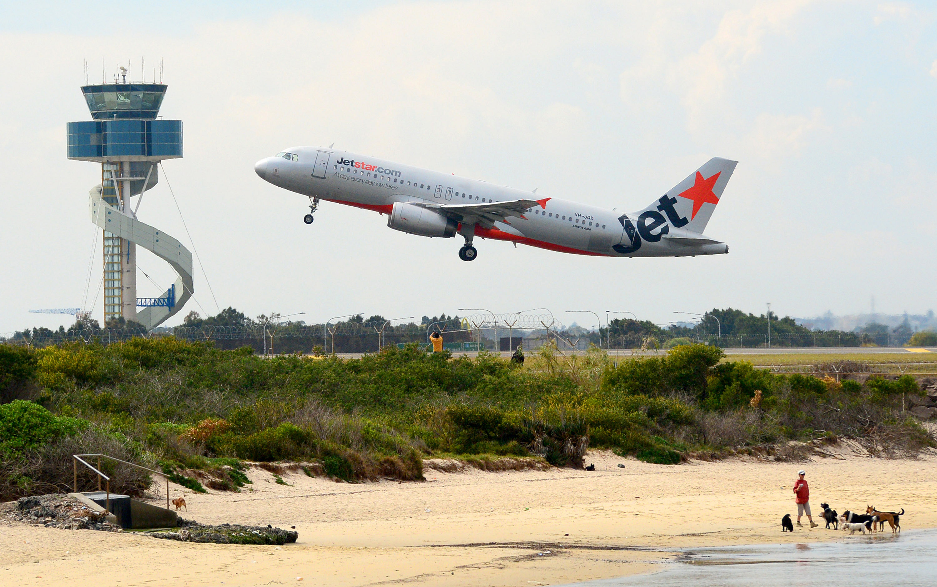 Qantas Returns to Profit as Emirates Tie-Up Boosts Long-Haul
