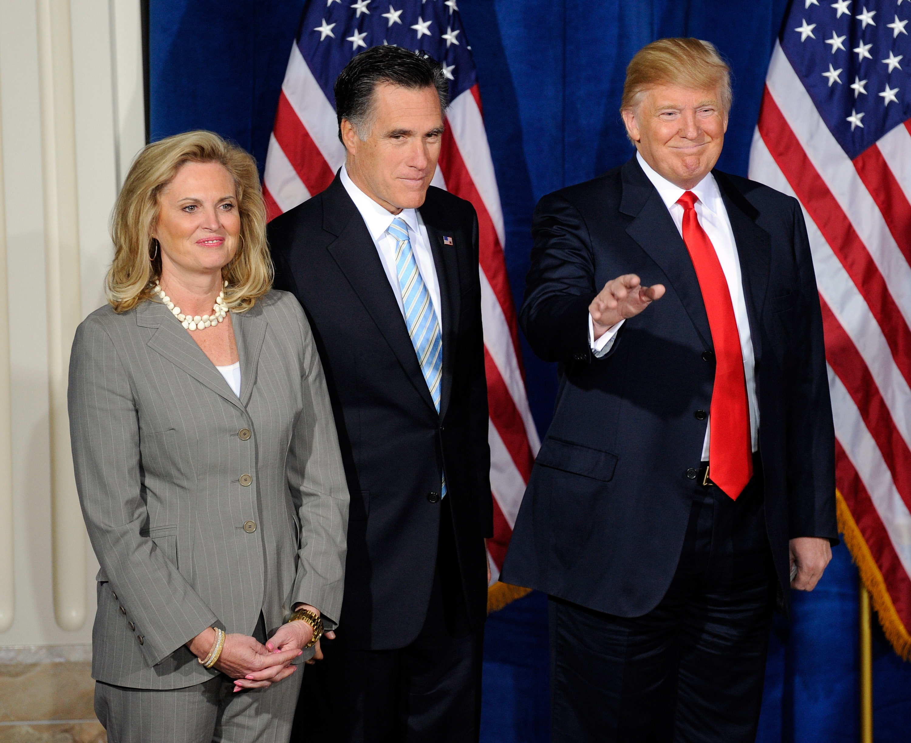 donald trump posing with celebrities