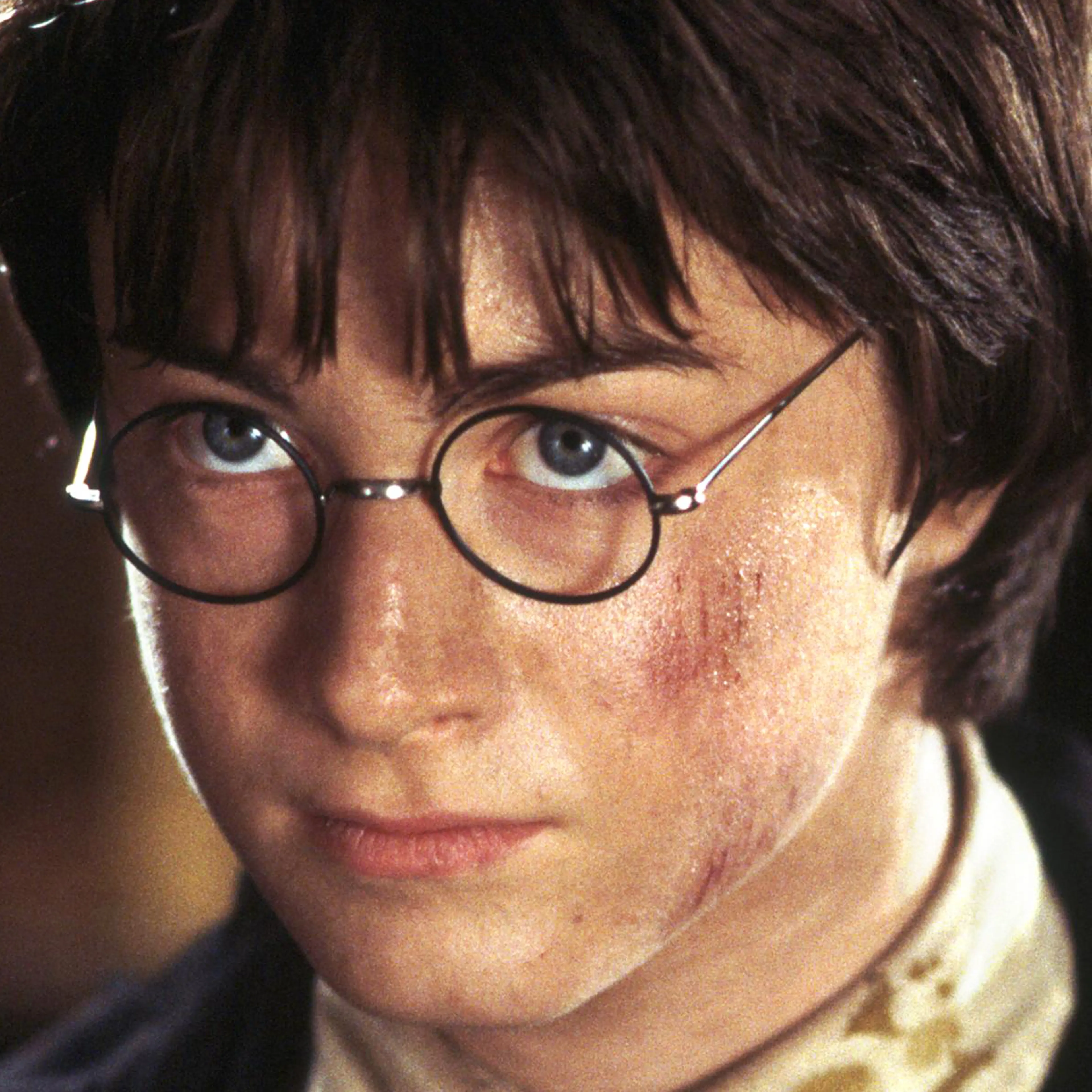 DANIEL RADCLIFFE (Harry Potter) in Warner Bros. Pictures' family adventure film Harry Potter and the Chamber of Secrets.PHOTOGRAPHS TO BE USED SOLELY FOR ADVERTISING, PROMOTION, PUBLICITY OR REVIEWS OF THIS SPECIFIC MOTION PICTURE AND TO REMAIN THE PROPE