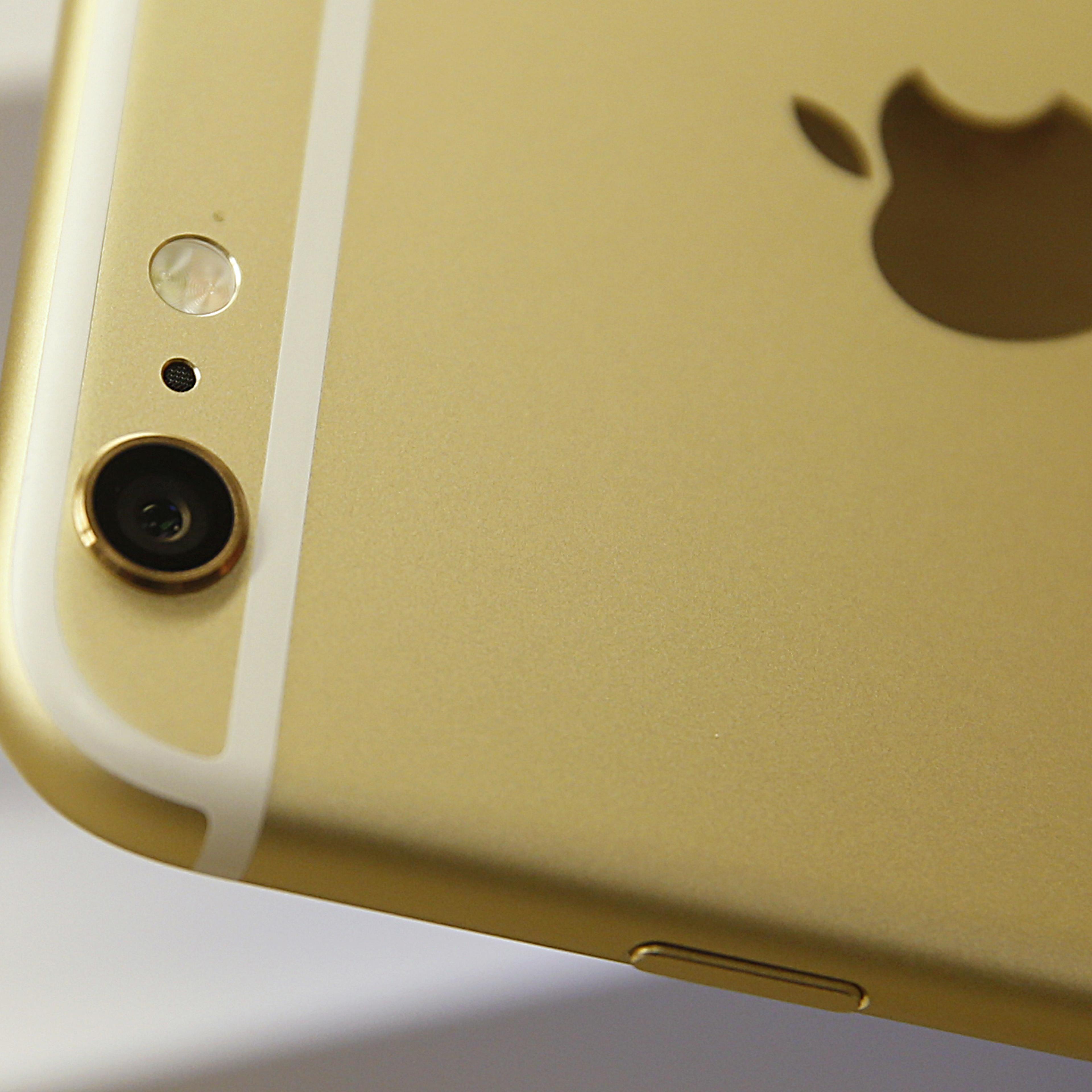 Verizon Store Stocks Shelves With New Apple iPhone 6