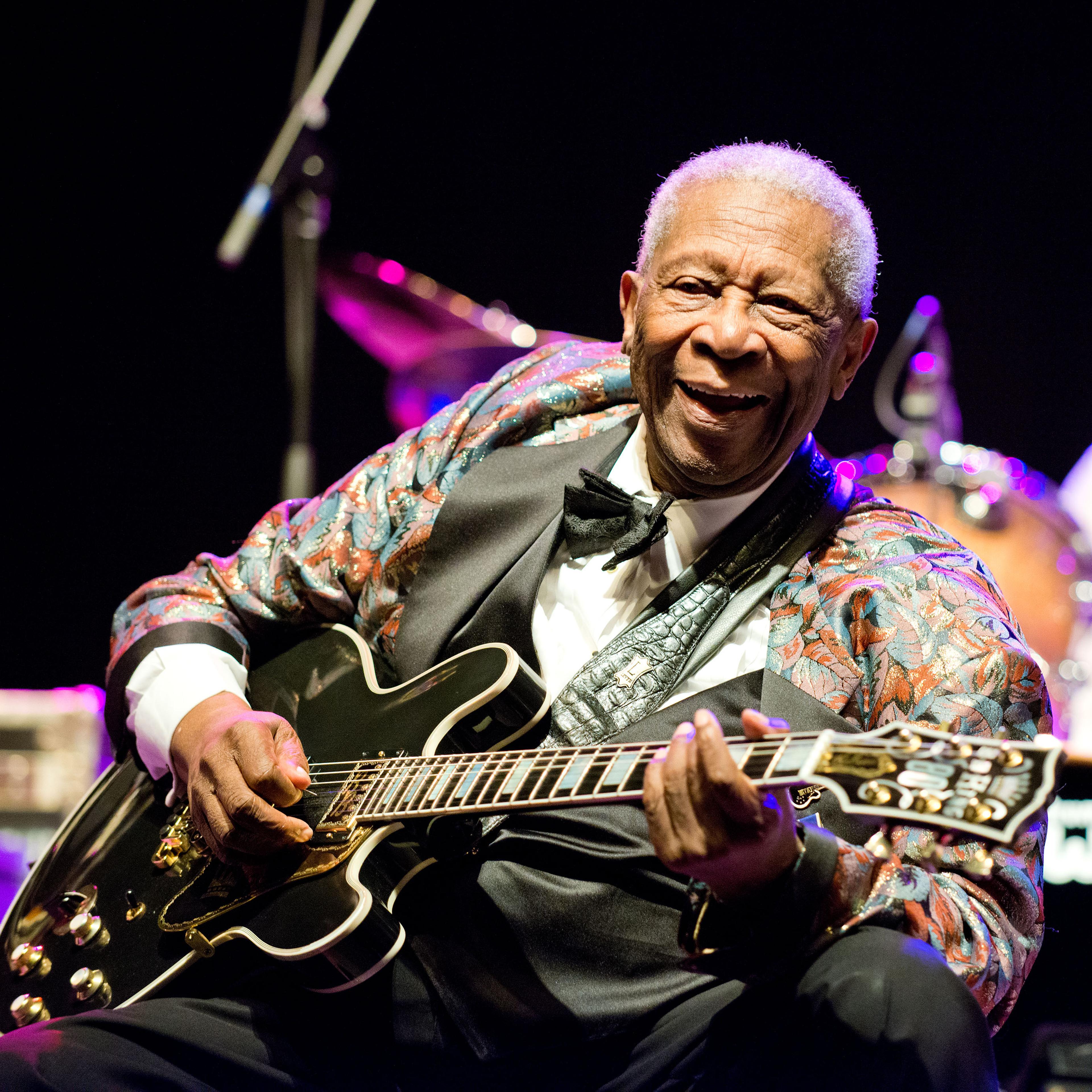 B.B. King performs on stage during Frampton's Guitar Circus at Route 66 Casino's Legends Theater on August 21, 2013 in Albuquerque, New Mexico.
