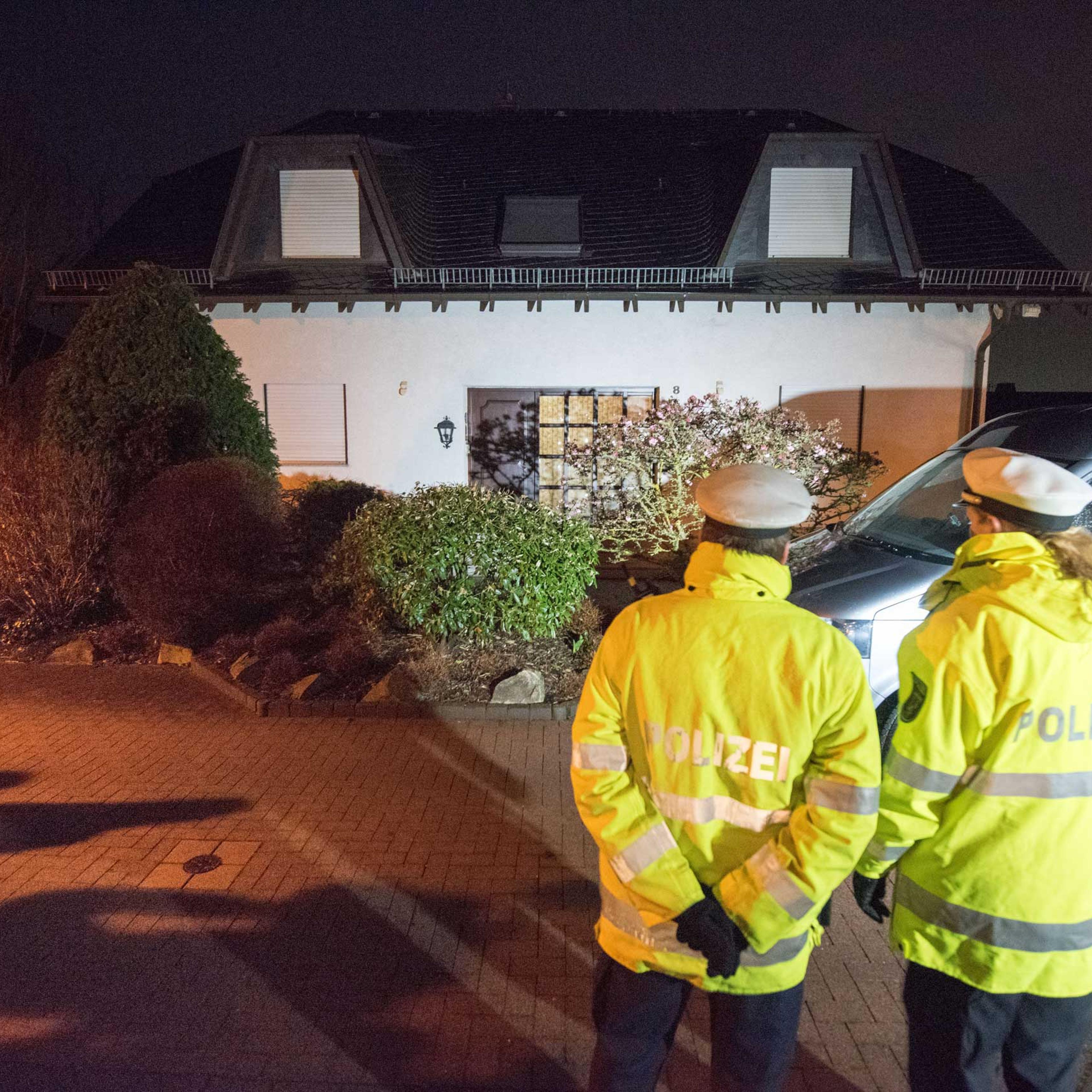 Police stand in front of the residence of the parents of Andreas Lubitz, co-pilot on Germanwings flight 4U9525, on March 26, 2015 in Montabaur, Germany.