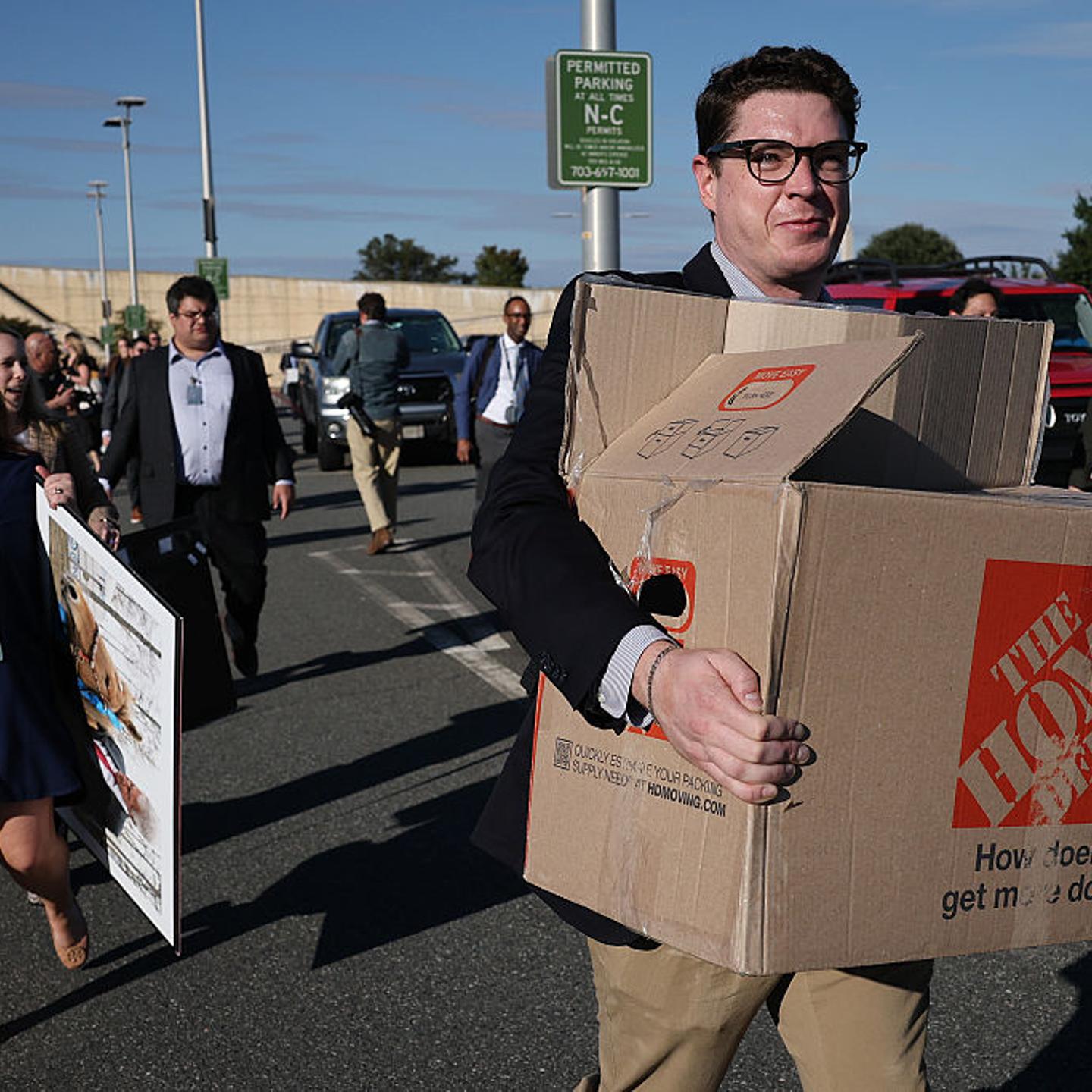 Pentagon Journalists Walk Out Of Pentagon After Turning In Their Press Passes, Upon Refusing To Sign New Press Policies