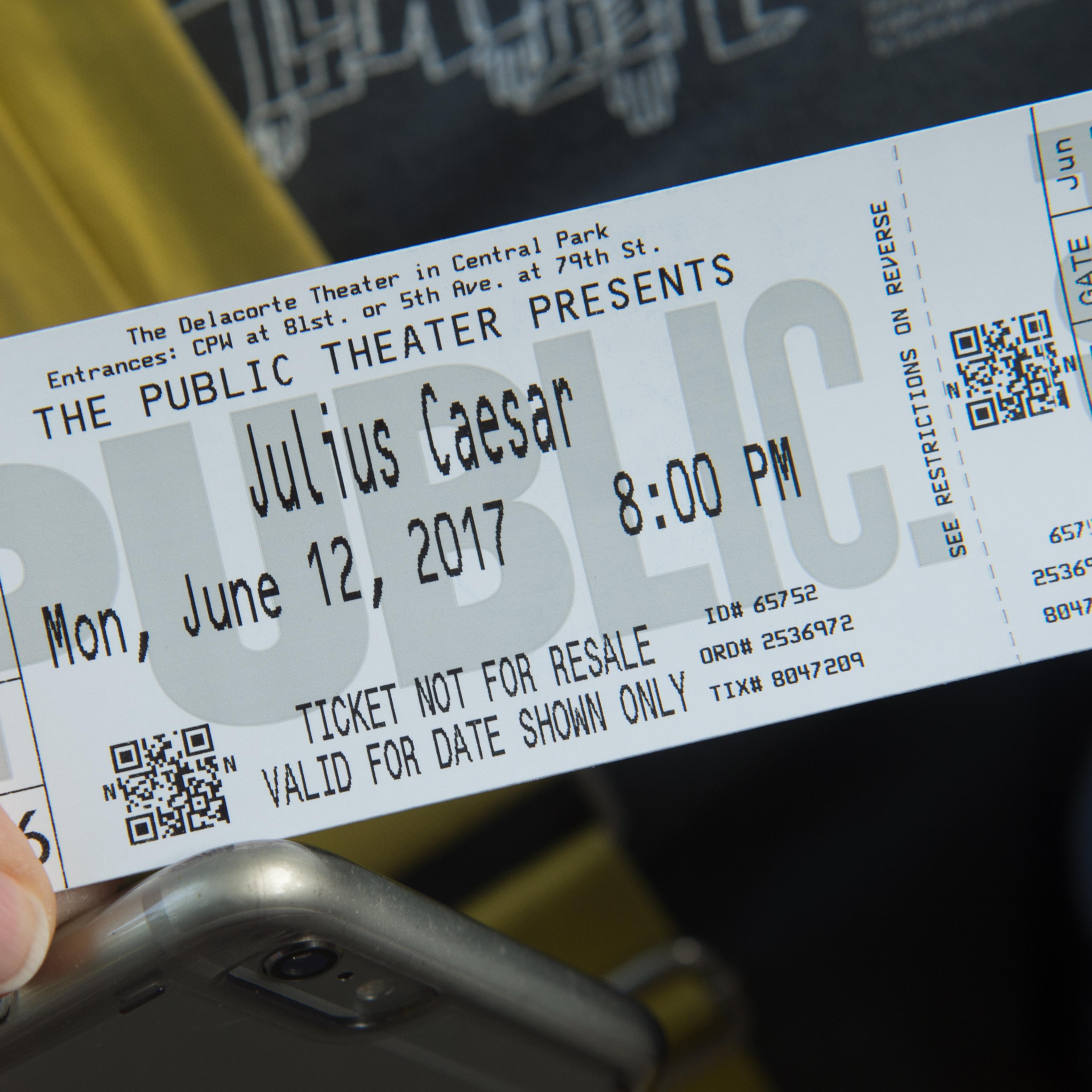 ENTERTAINMENT-US-THEATRE-POLITICS-SHAKESPEARE