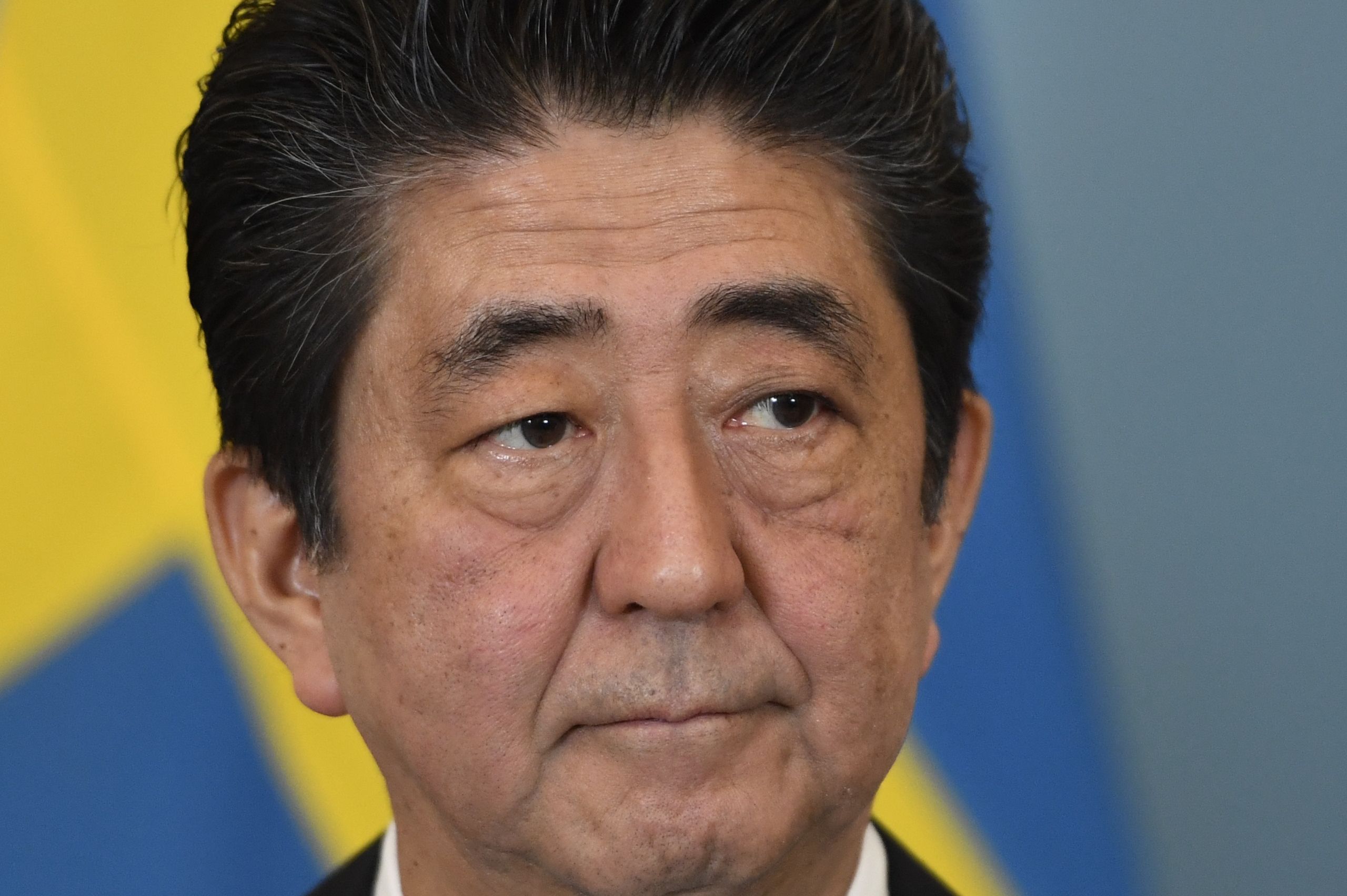 Japan: Shinzo Abe to Reshuffle Cabinet As Poll Numbers Drop