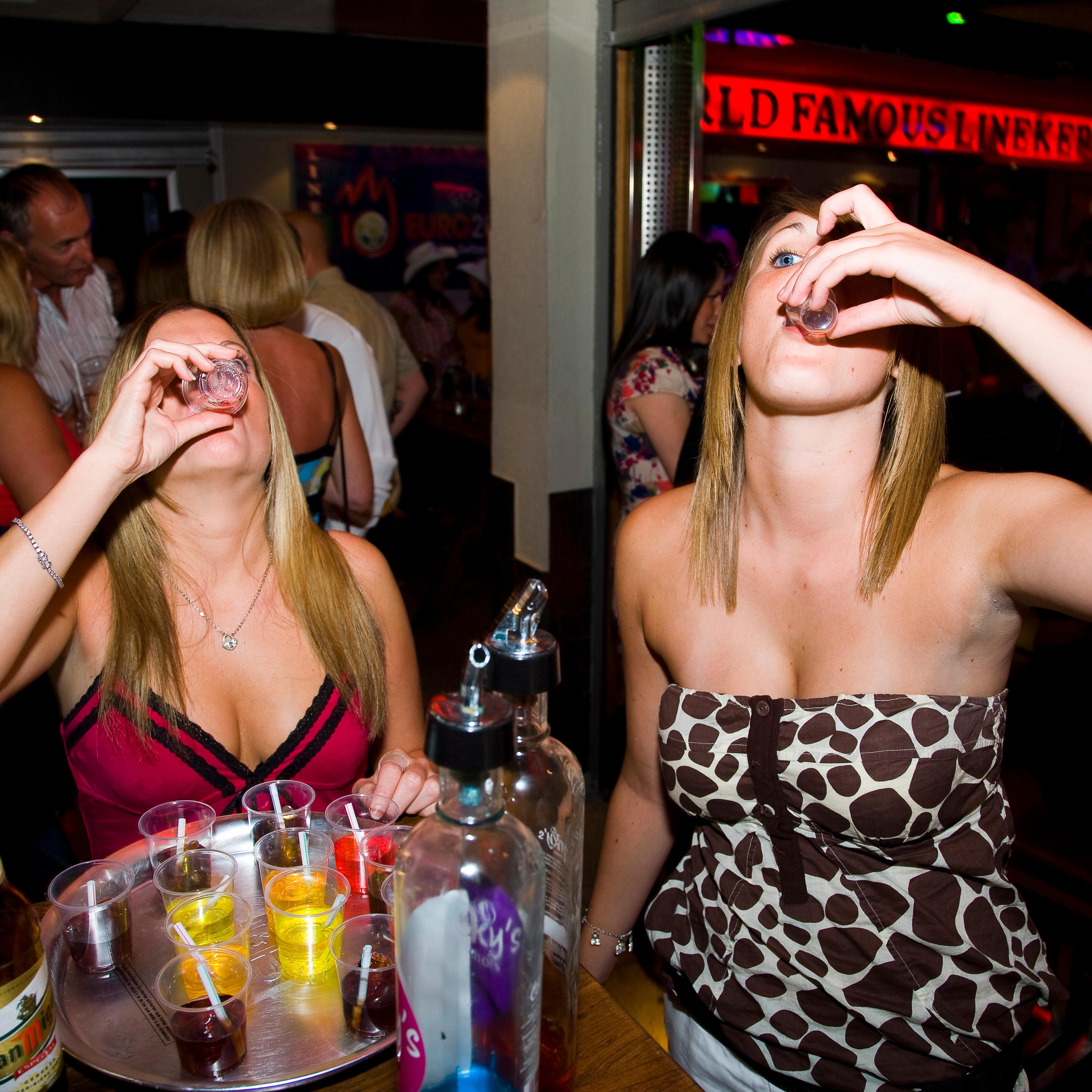 A group of girls drinking. Lineker's Bar, Playa de las Américas in Tenerife, Canary Islands in 2007.