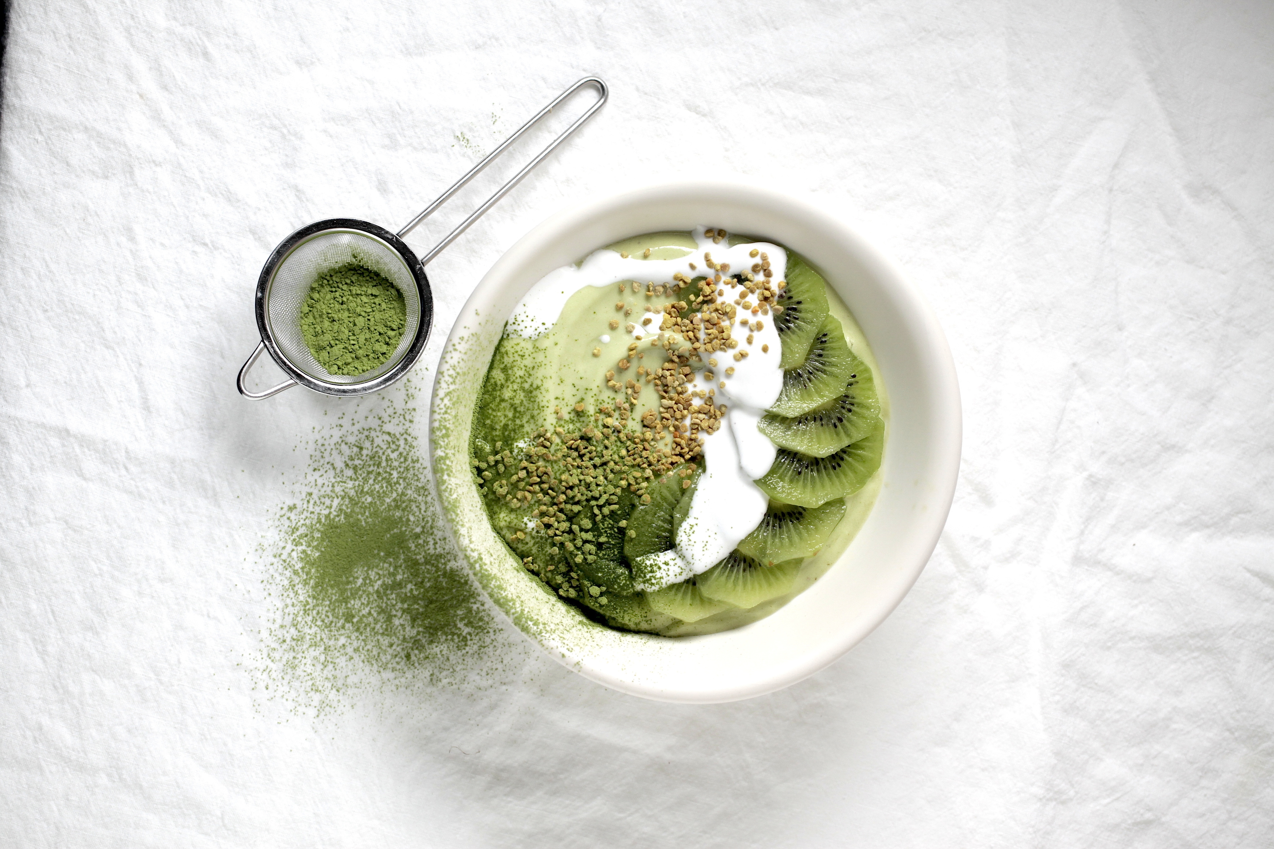 Matcha bowl with kiwi