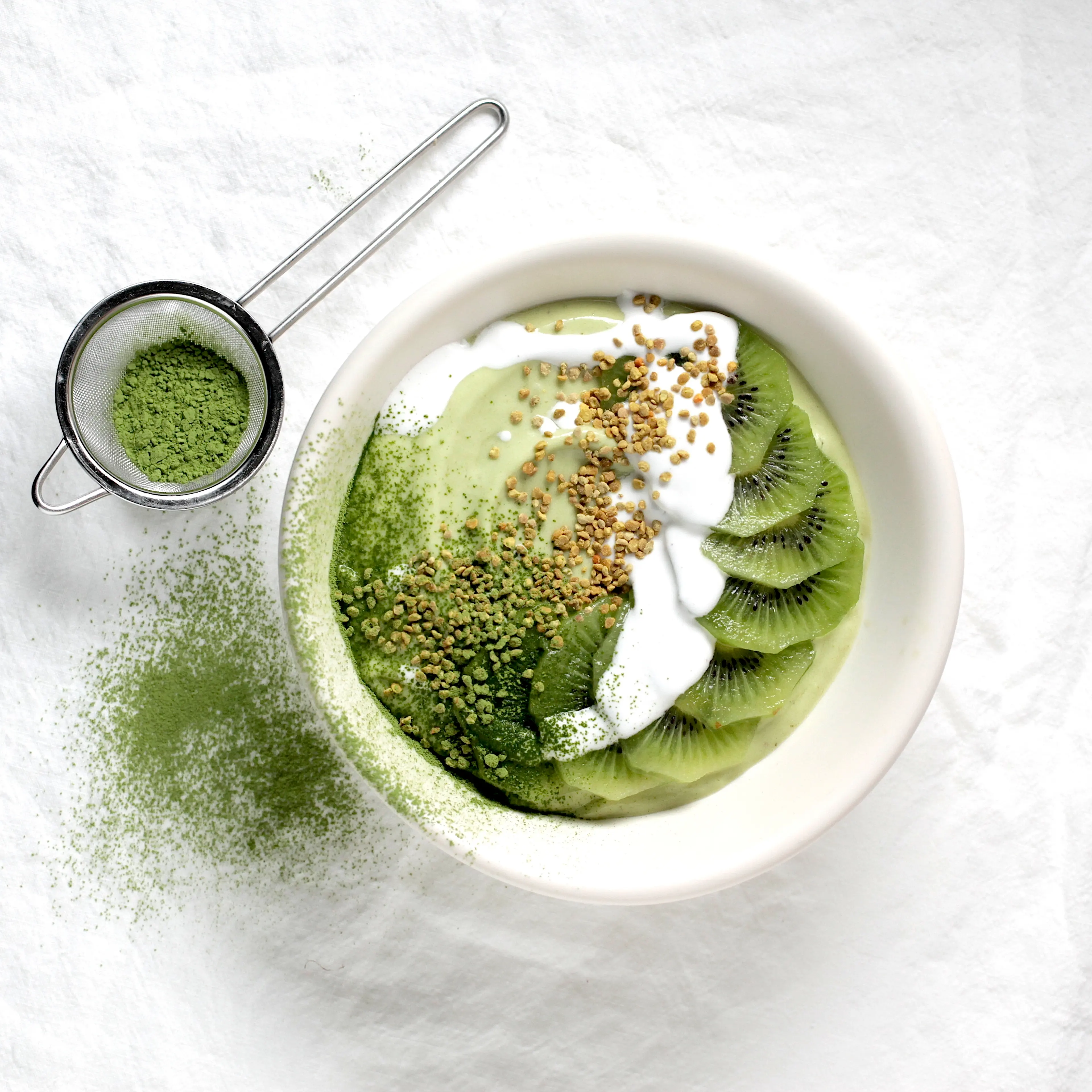 Matcha bowl with kiwi