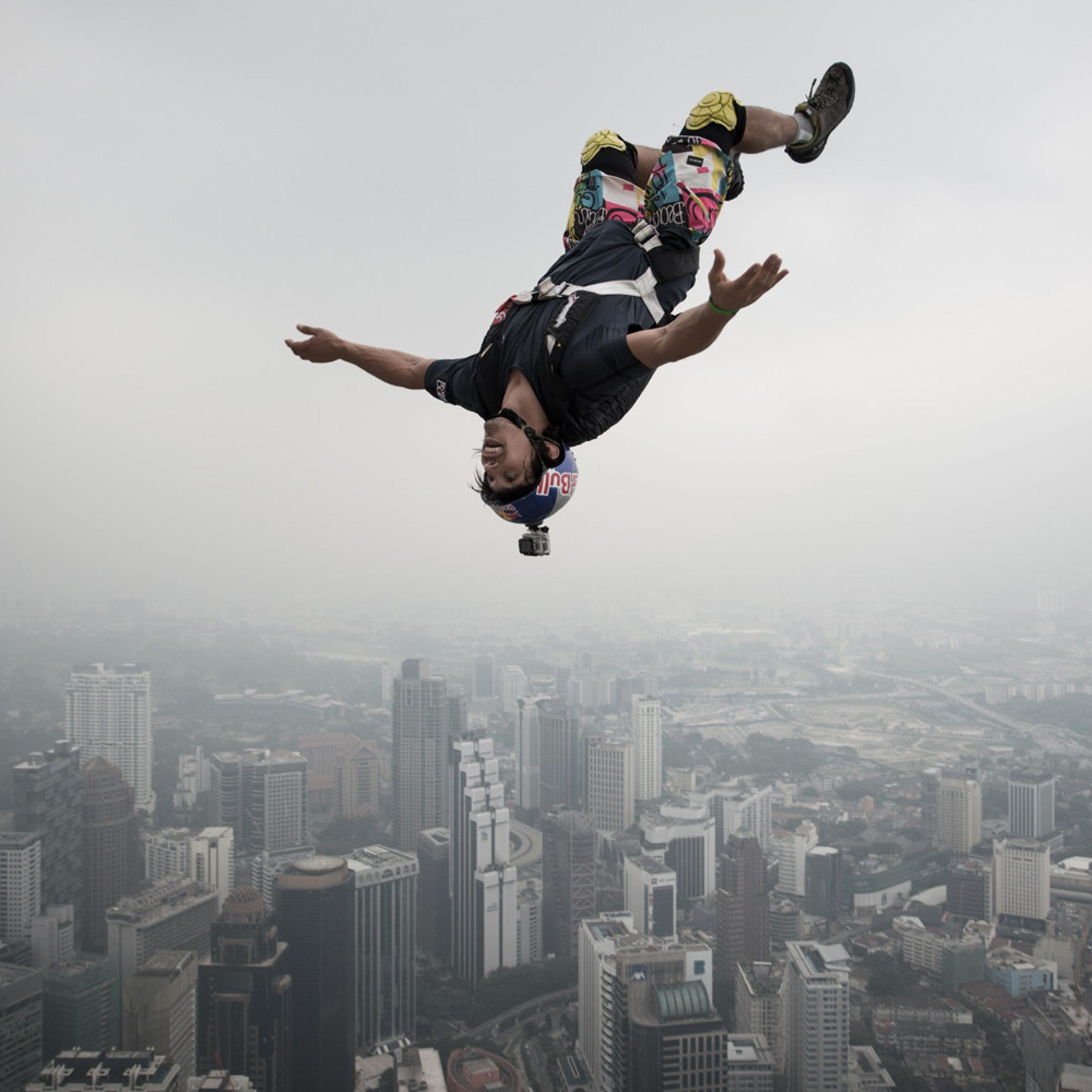 TOPSHOTS-MALAYSIA-LIFESTYLE-BASEJUMPING