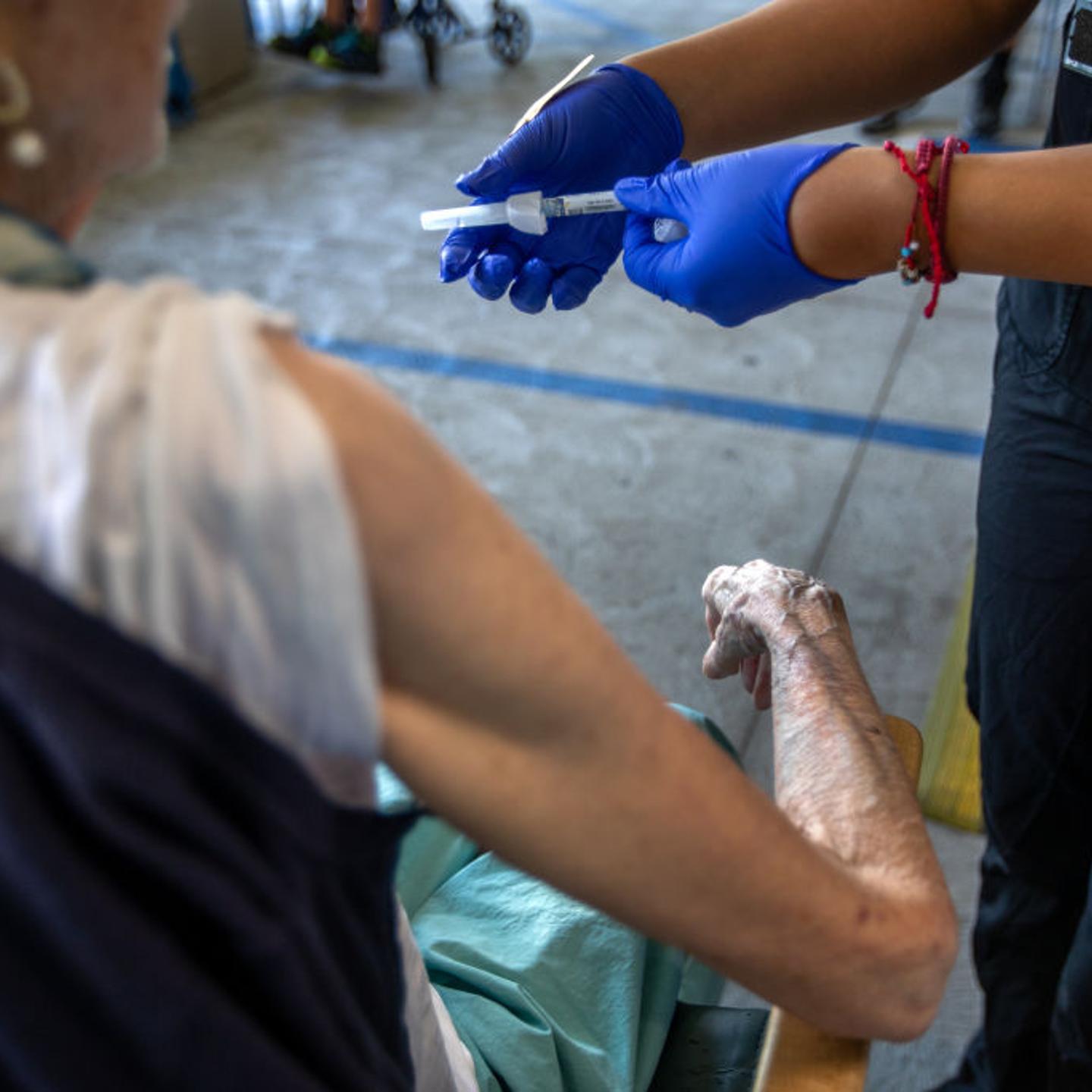 A flu and covid vaccine clinic at Kaiser Permanente in California