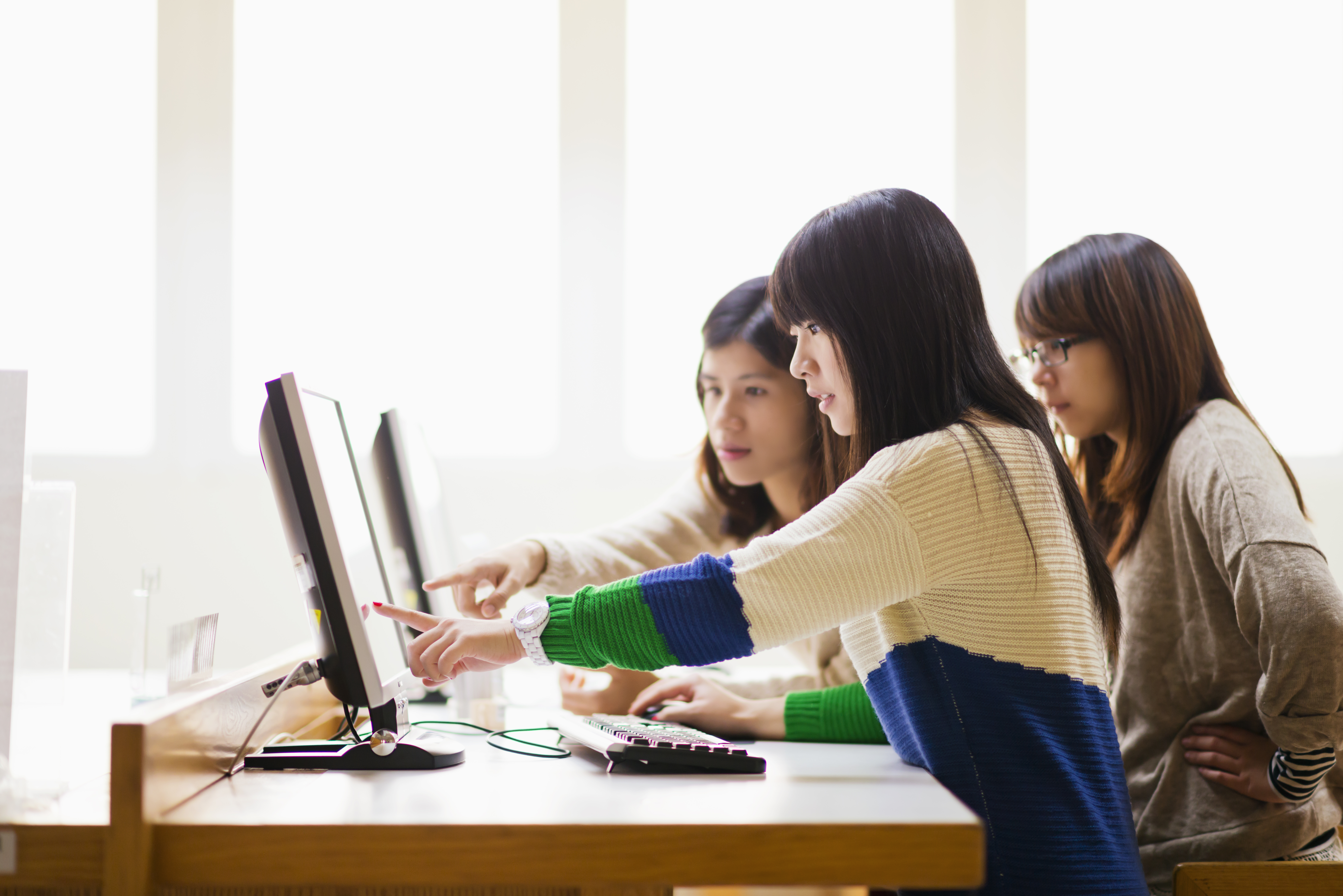 University students use computer