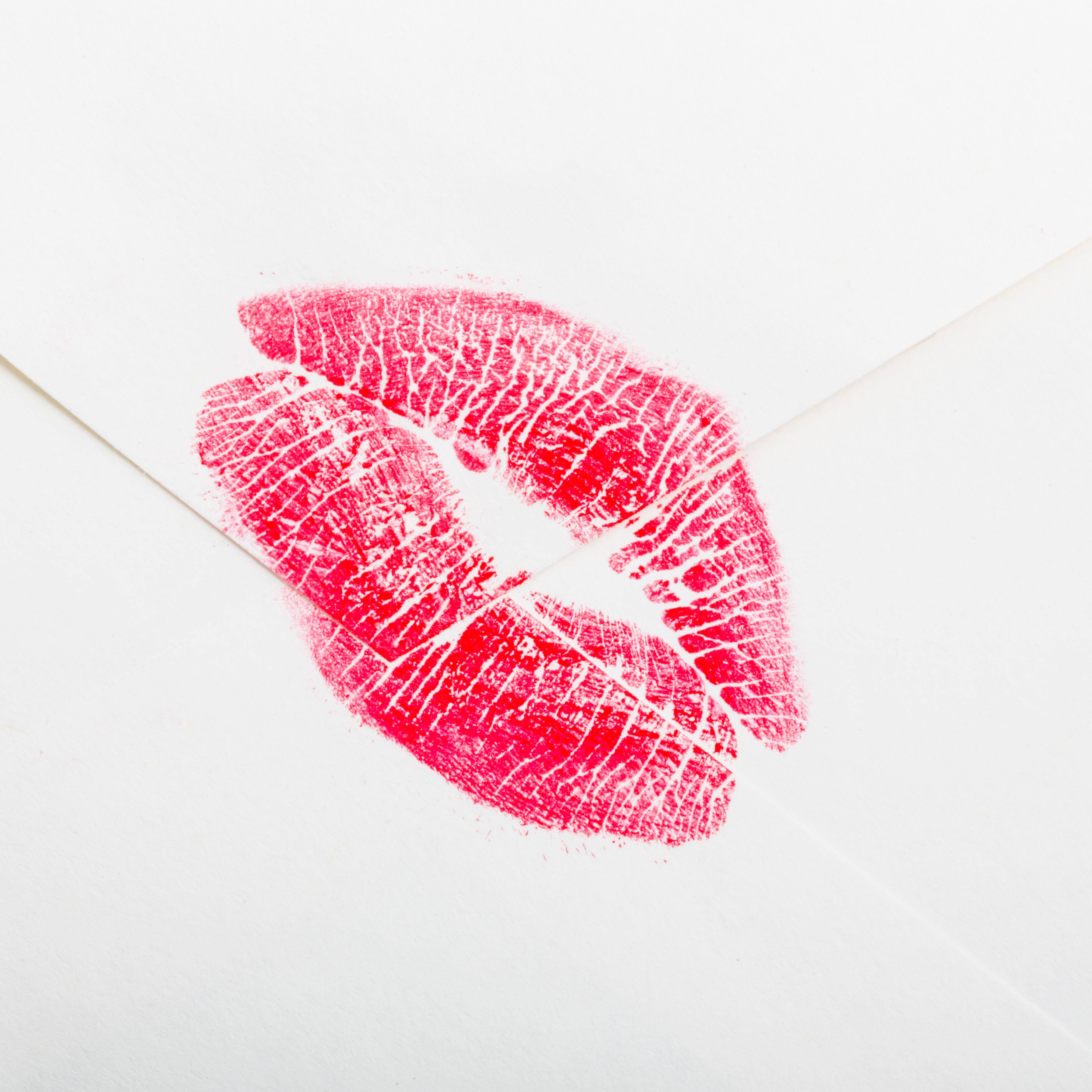 lip-prints-envelope