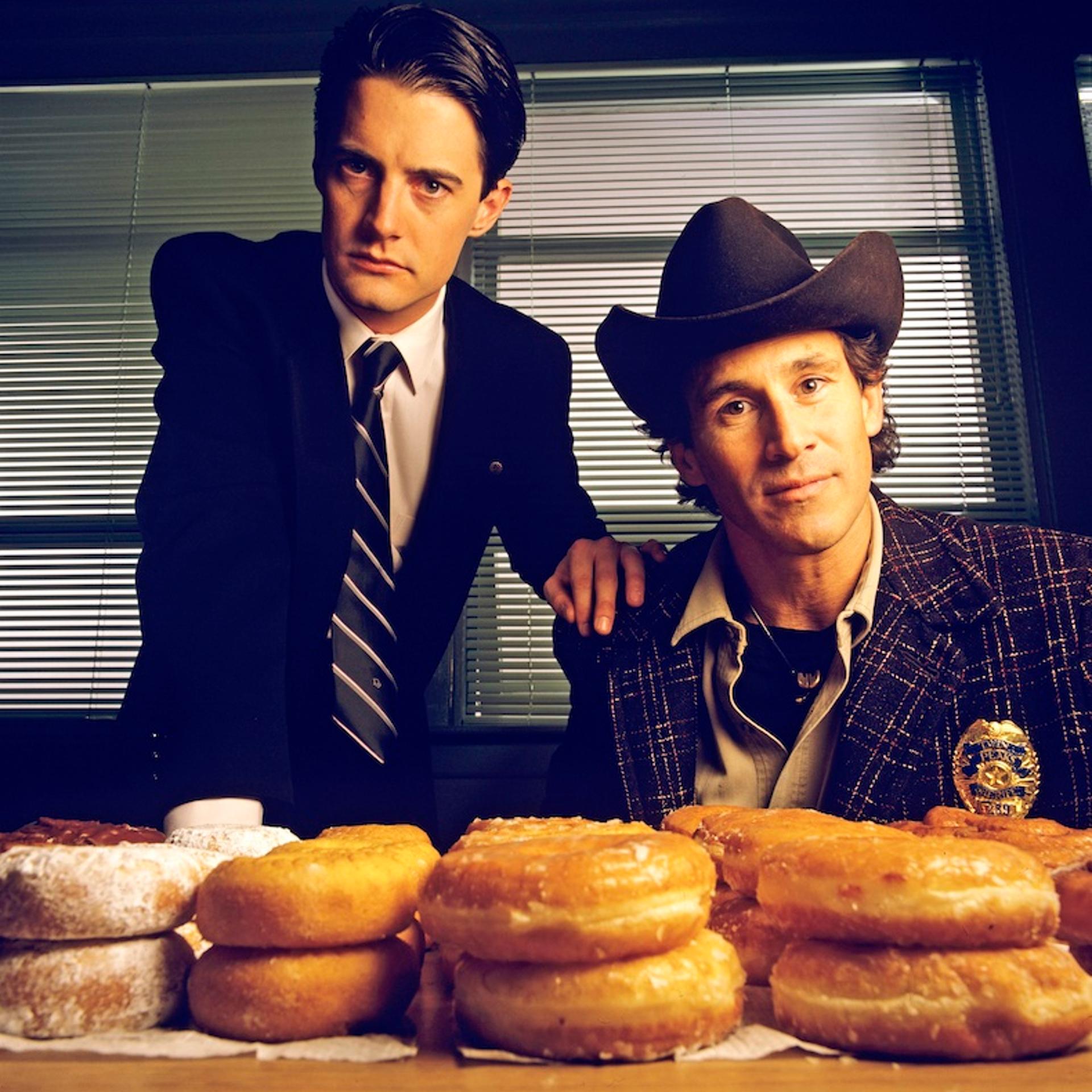 KYLE MACLAUGHLIN, MICHAEL ONTKEAN