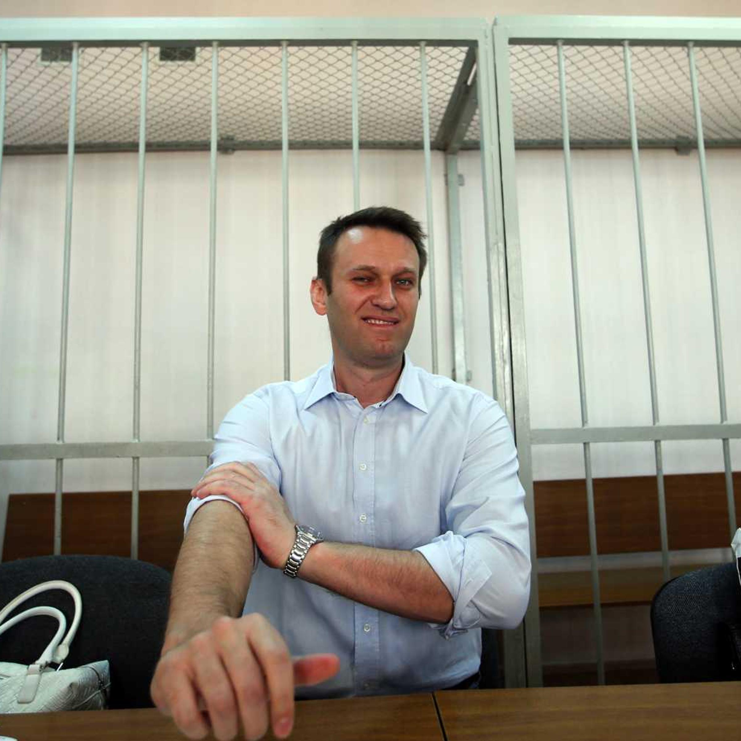Russian opposition leader and anti-corruption blogger Alexei Navalny sits before a court hearing in Moscow, August 14, 2014.