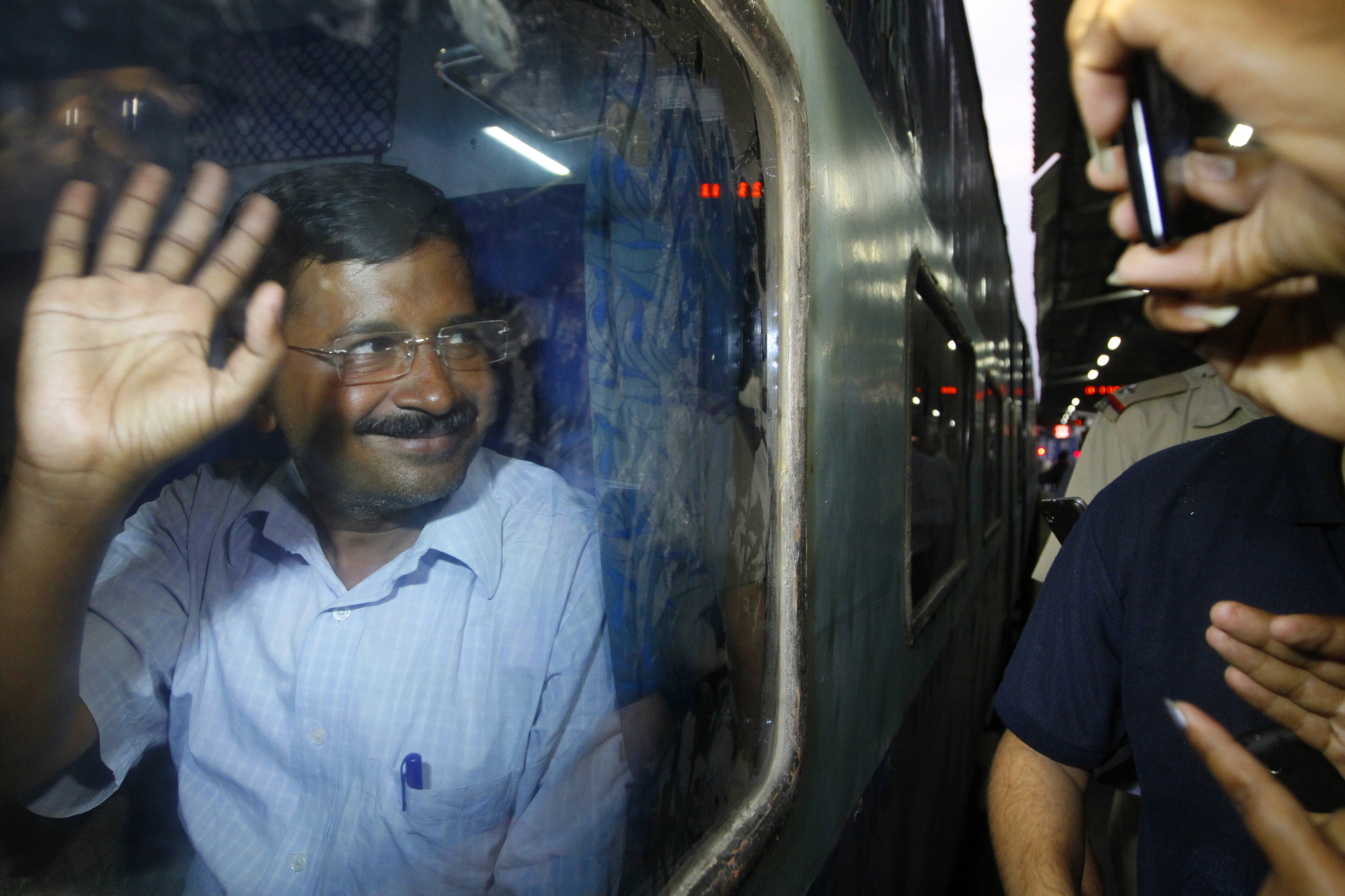 Arvind Kejriwal Leaves For Varanasi To Take On Narendra Modi