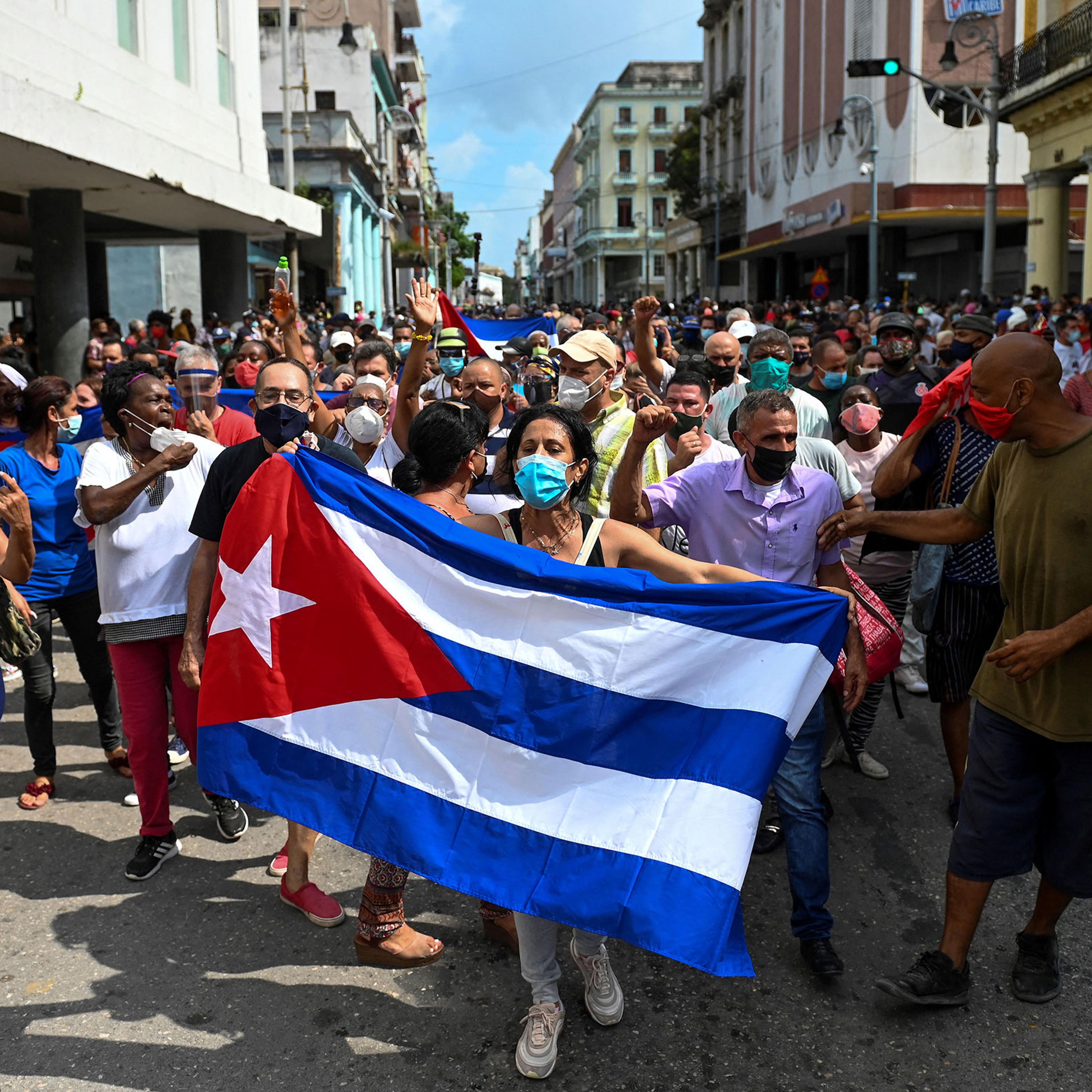 People take part in a demonstration to support the government of the Cuban President Miguel Diaz-Canel in Havana, on July 11, 2021. - Thousands of Cubans took part in rare protests Sunday against the communist government, marching through a town chanting